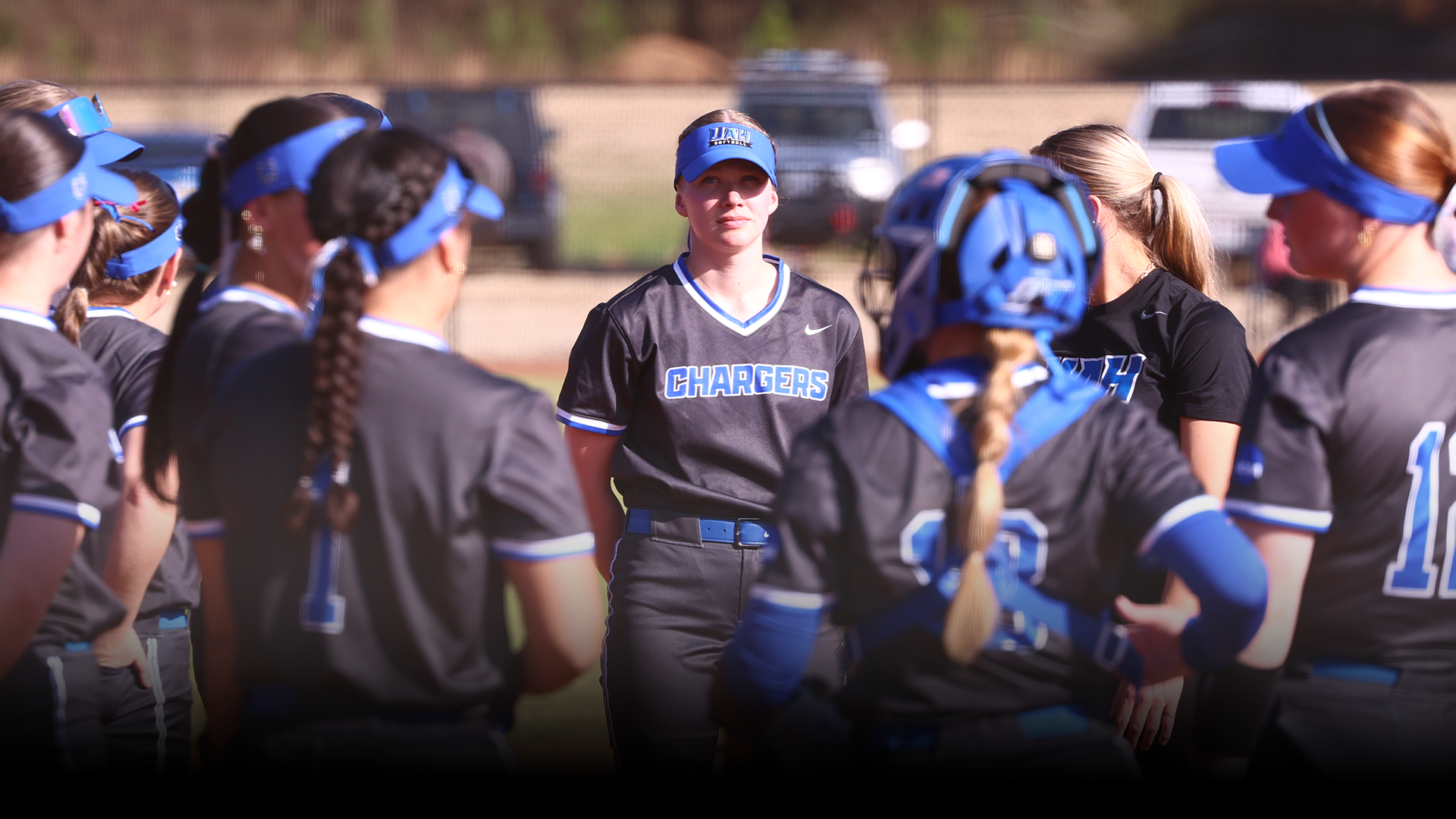 Softball huddled before game