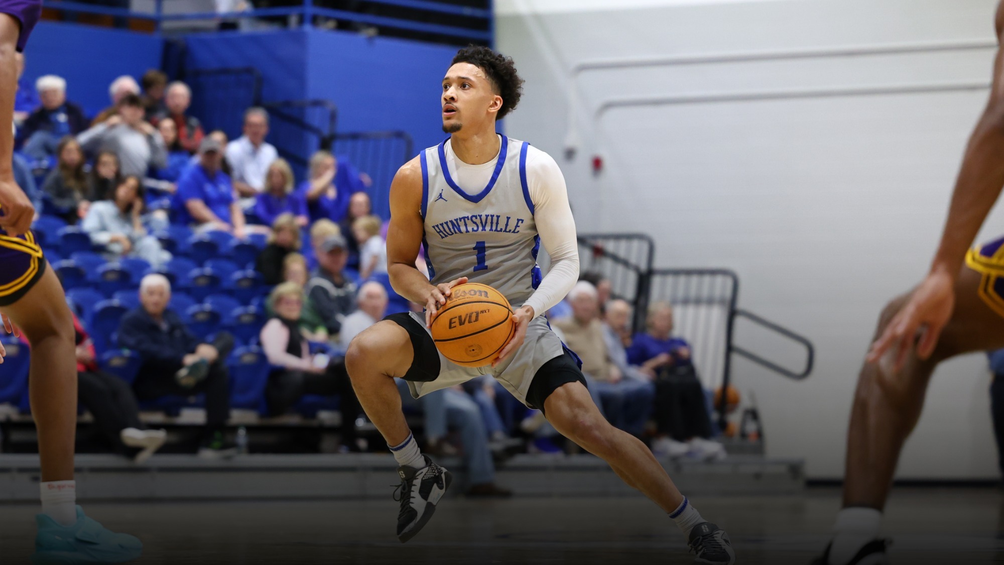 Quentin Toles shooting a stepback three