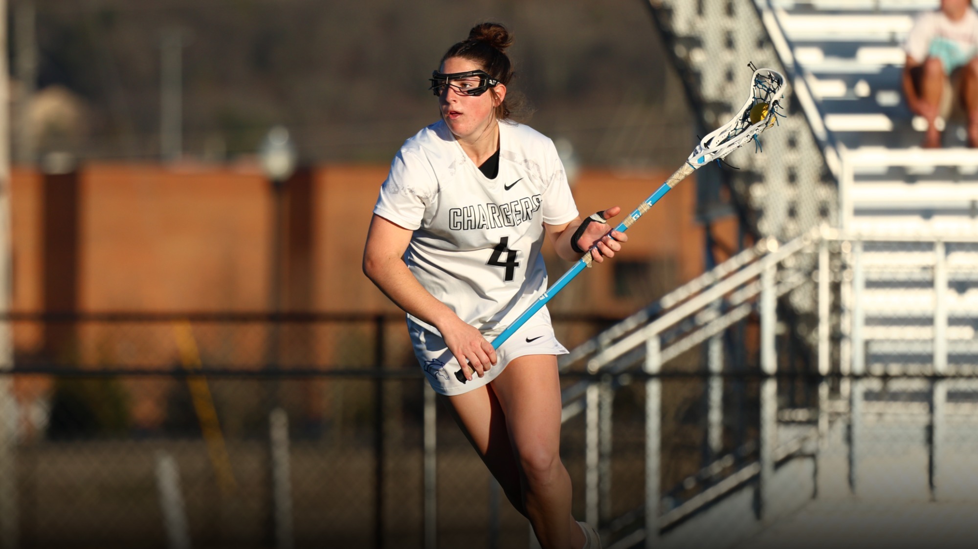 Olivia Rewers running with the ball