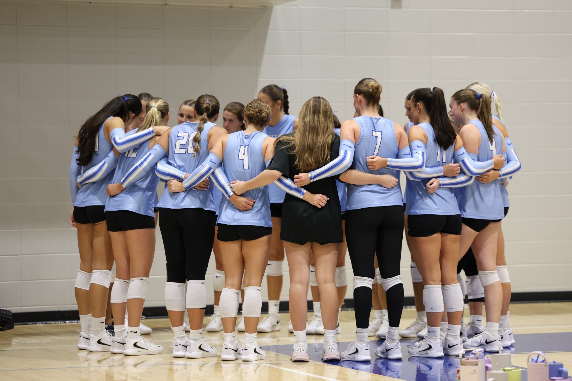 UAH Volleyball v 