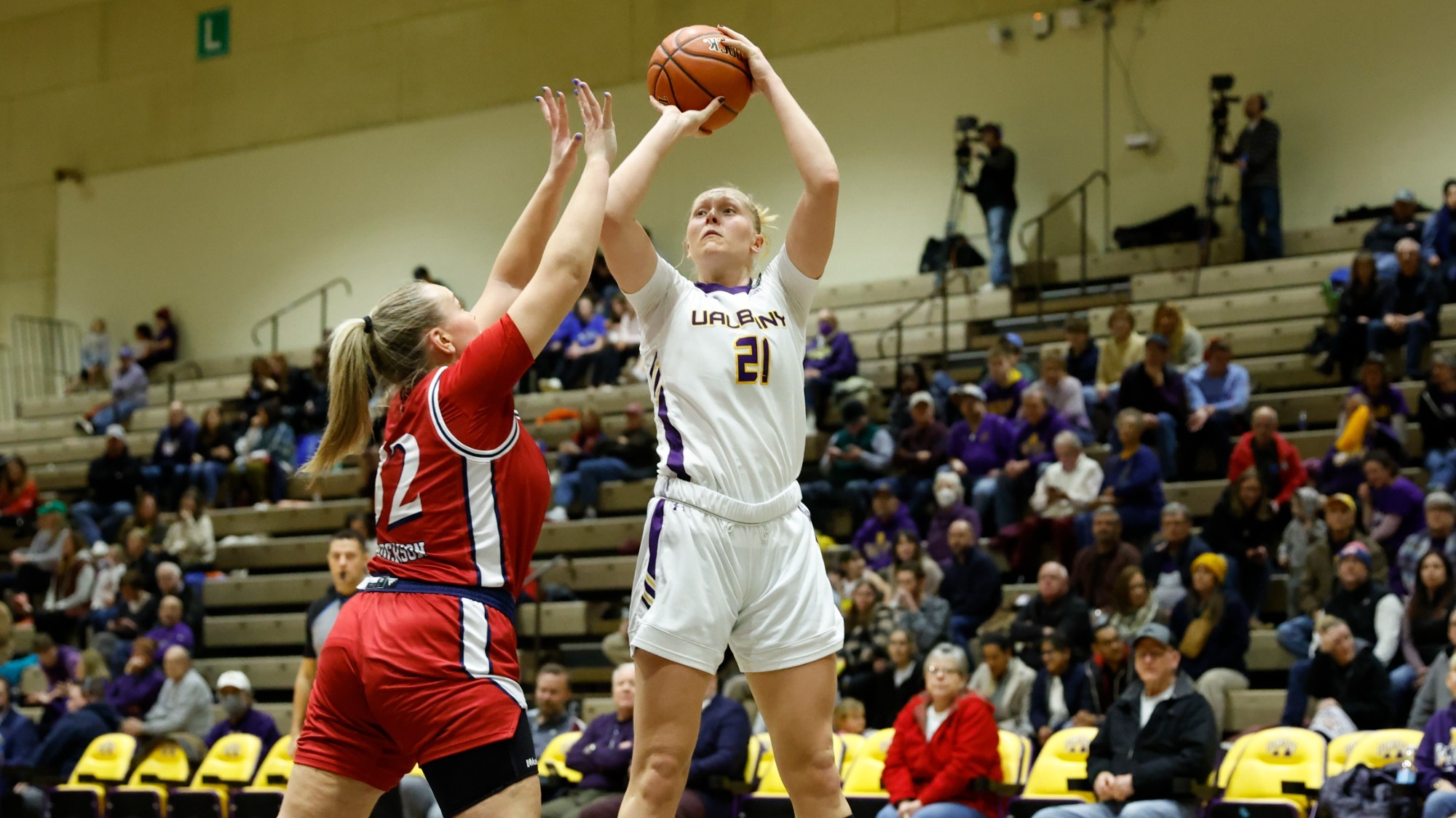 Haegerstrand, Haney Career Highs Highlight Women's Basketball Victory