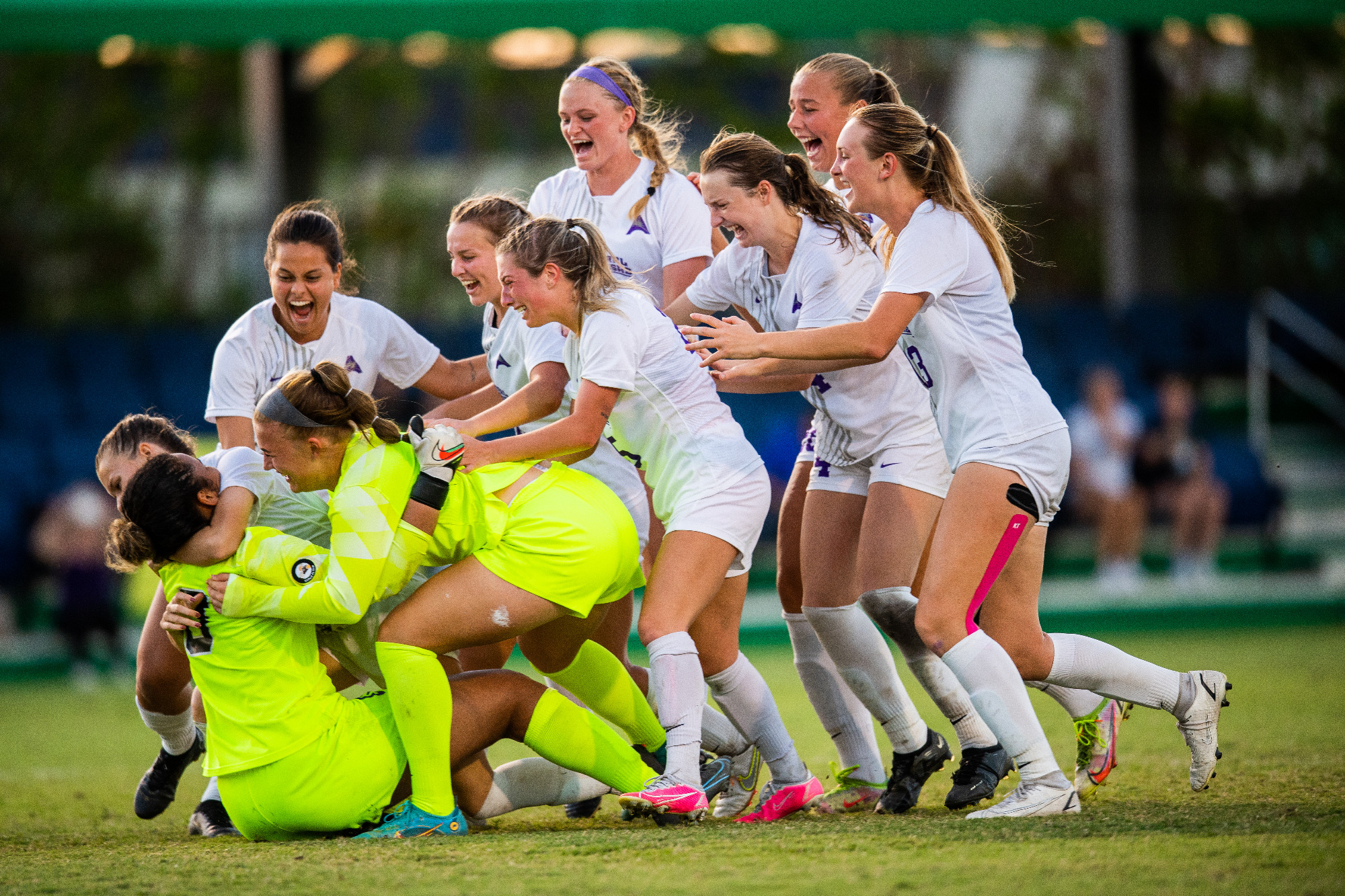 Women's Soccer Upsets on PKs, Advances to ASUN Semifinals