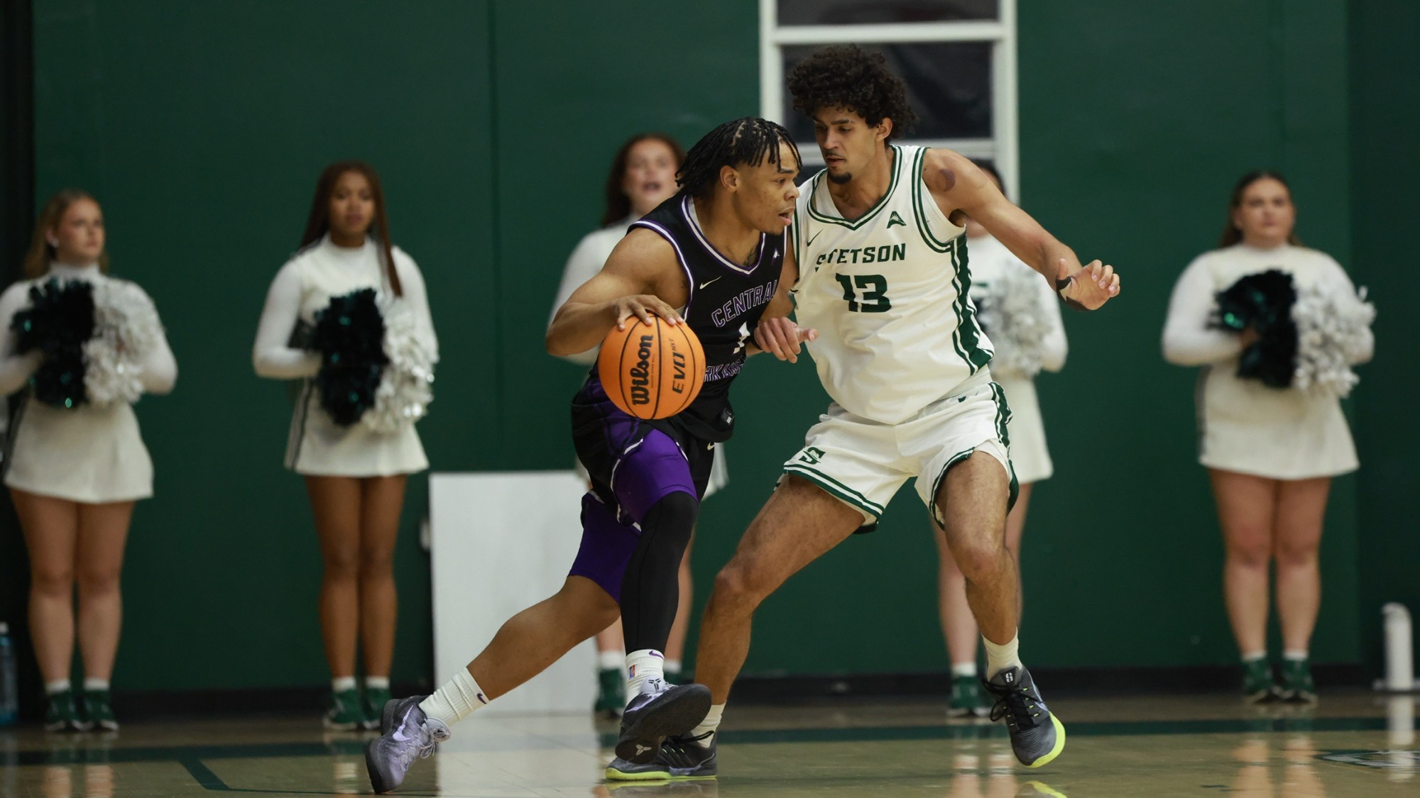 Hunter driving with the ball