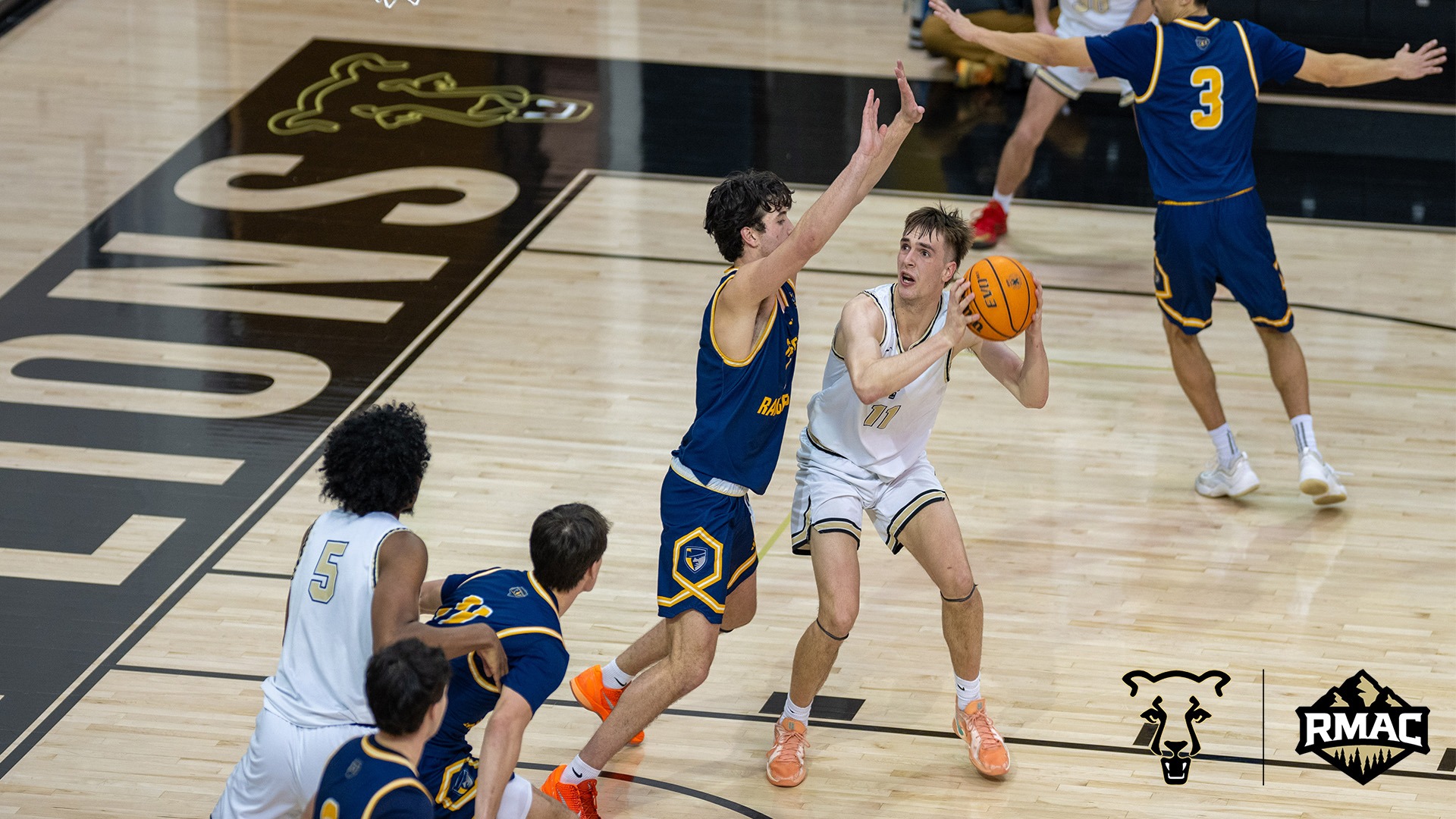 Story Photo MBB vs Regis 22126