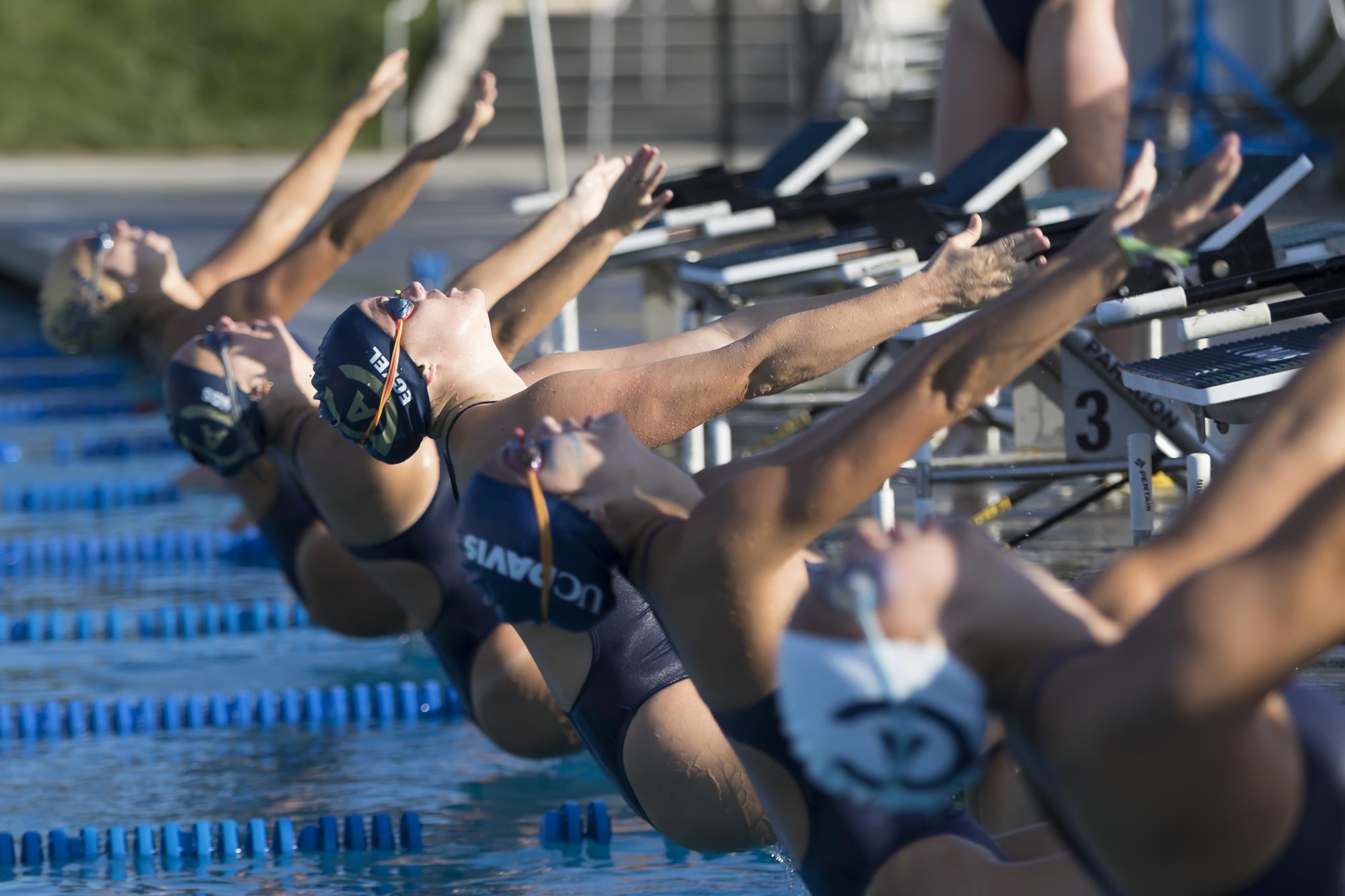 200 MR start Blue-Gold meet