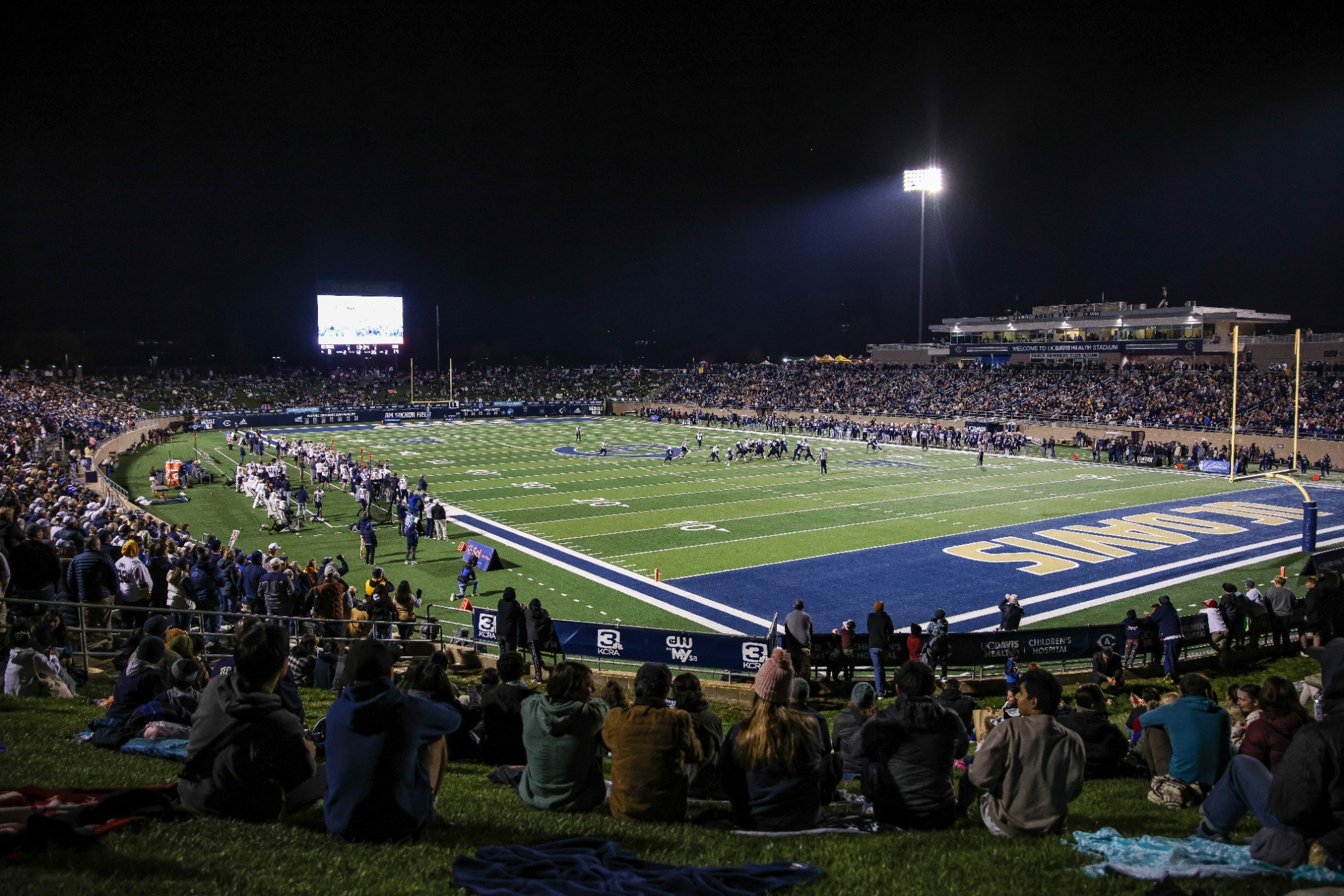 24FBUCDavisHealthStadium_MTSTATE