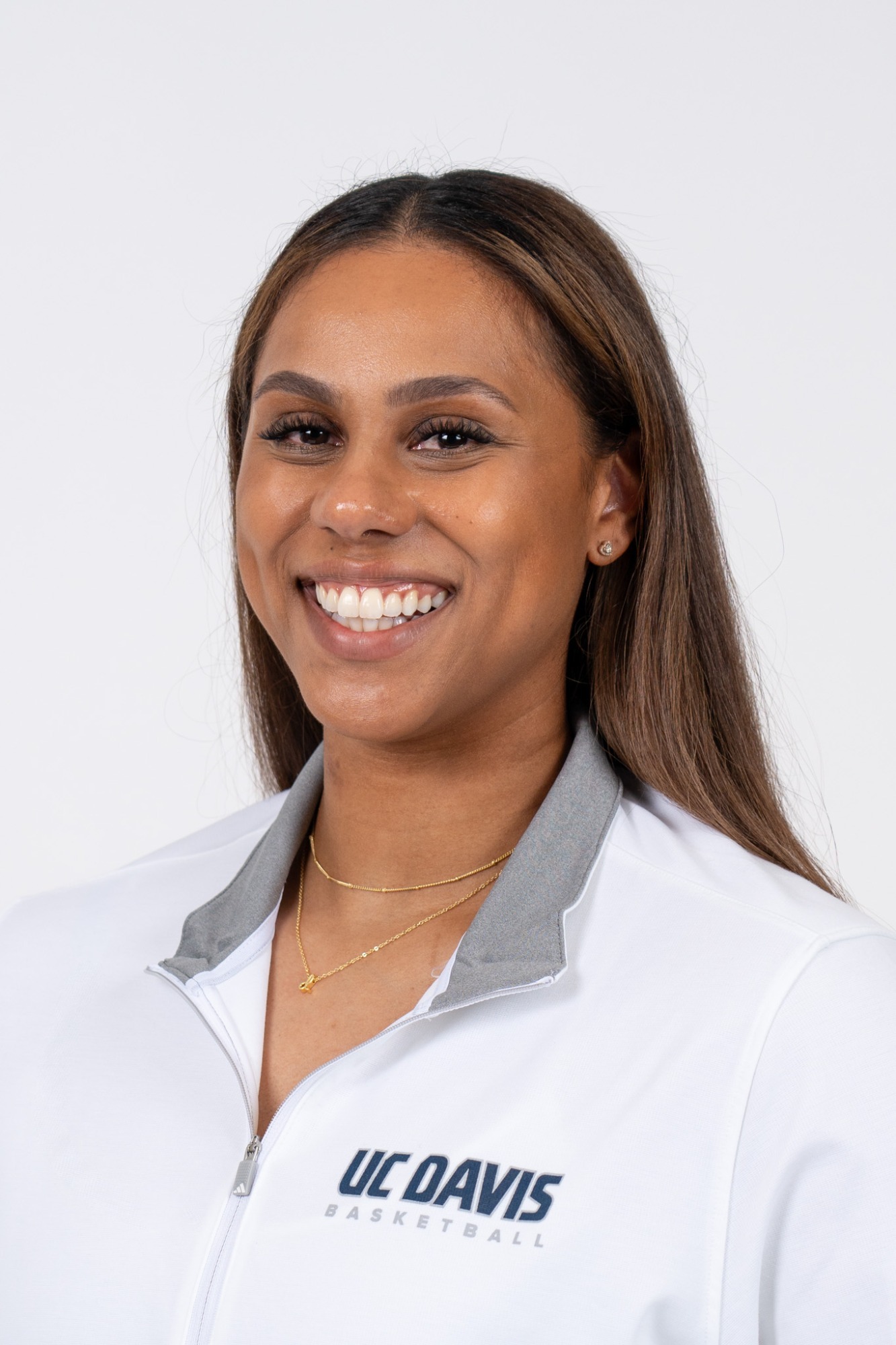 Dejza James Headshot