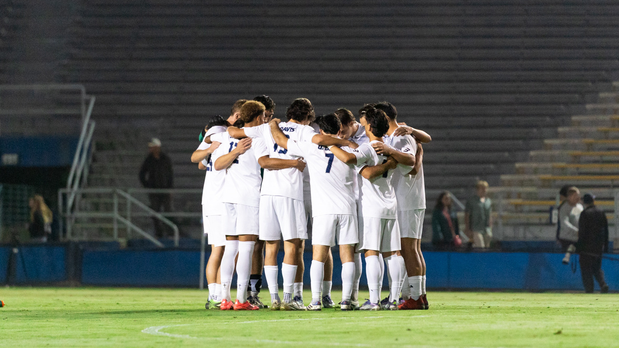 Team Huddle vs UCSB