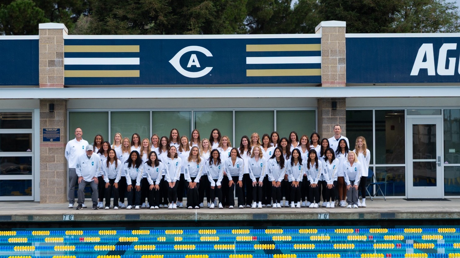 SWIM AND DIVE TEAM PHOTO