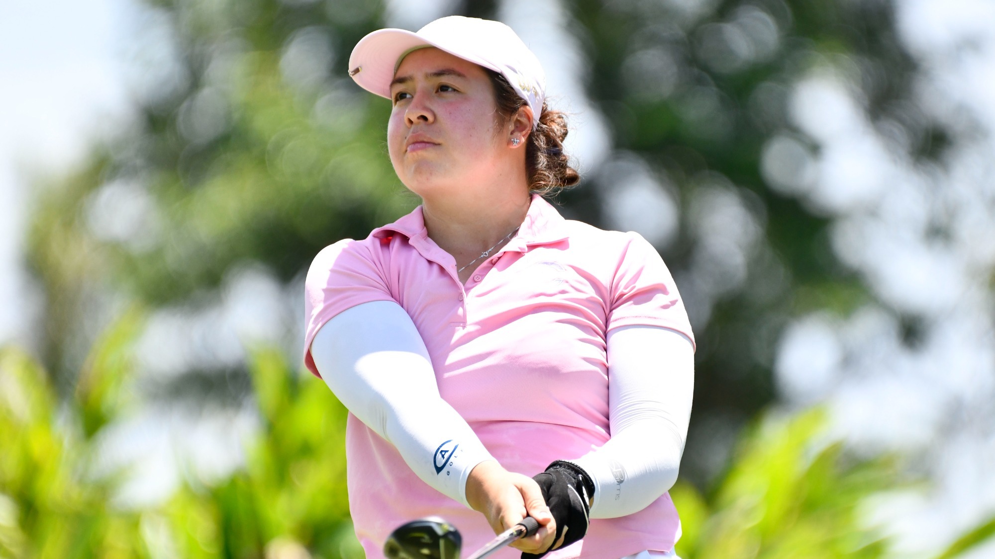 26WGOLFCalderonActionBWCHAMP