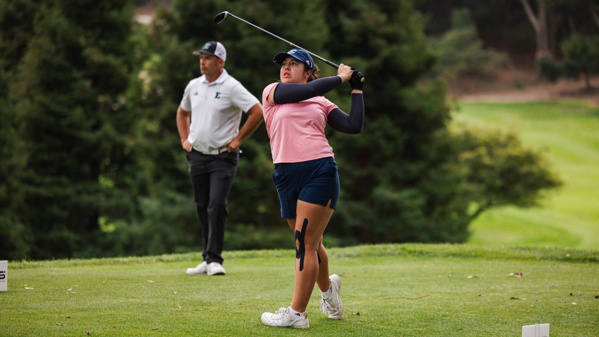 26WGOLFCalderonActionSiliconValley_PINKSHIRT