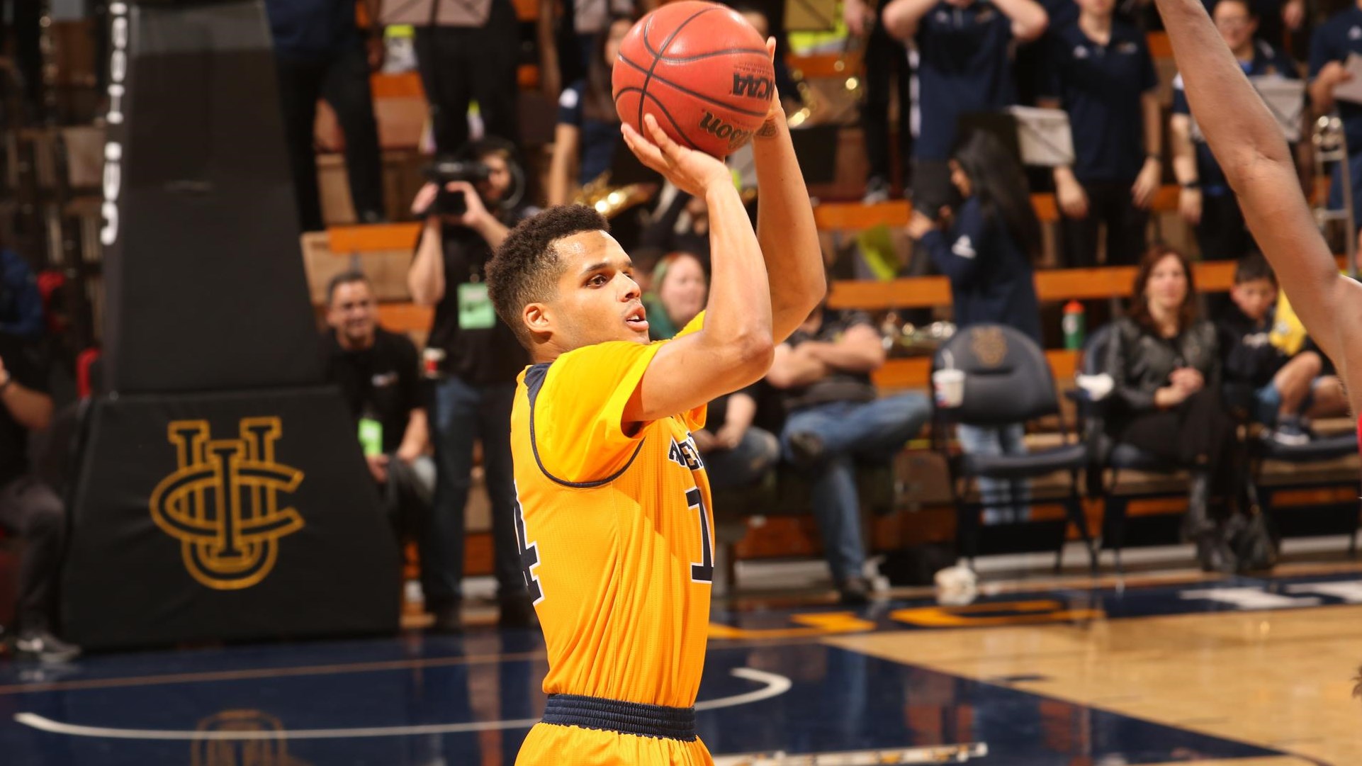 Evan Leonard Men's Basketball UCI Athletics