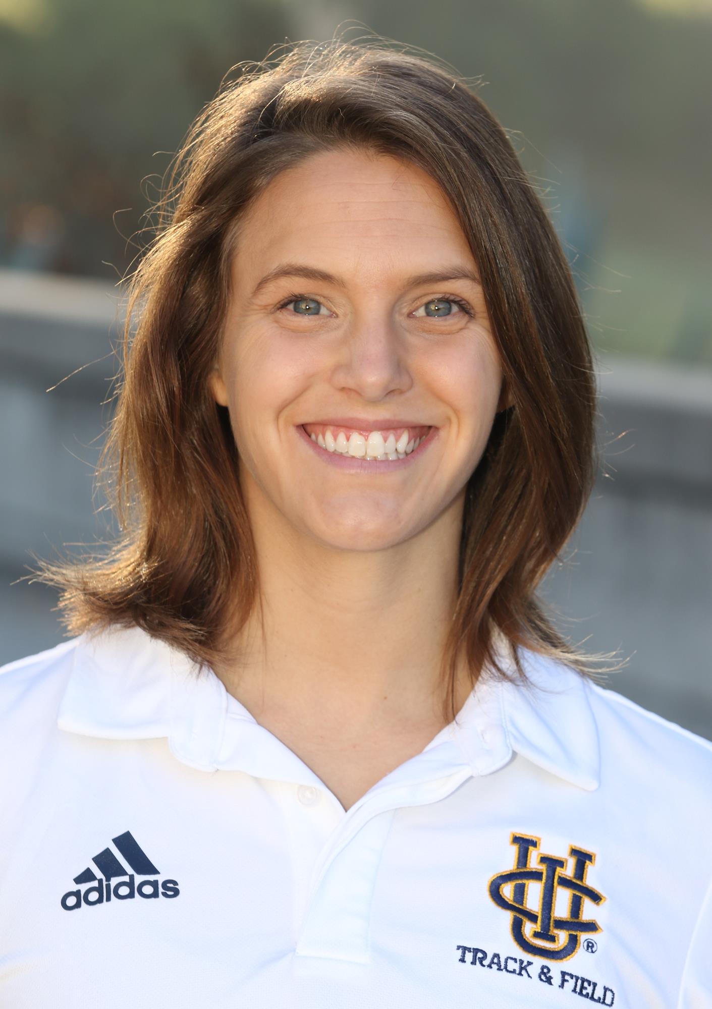 calla-nelson-2020-track-head-shot