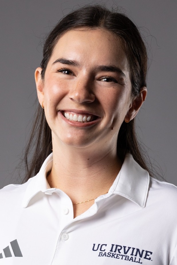 kimberly-christensen-uci-mbb-20252026-headshot-athletictraining-sportsmedicine