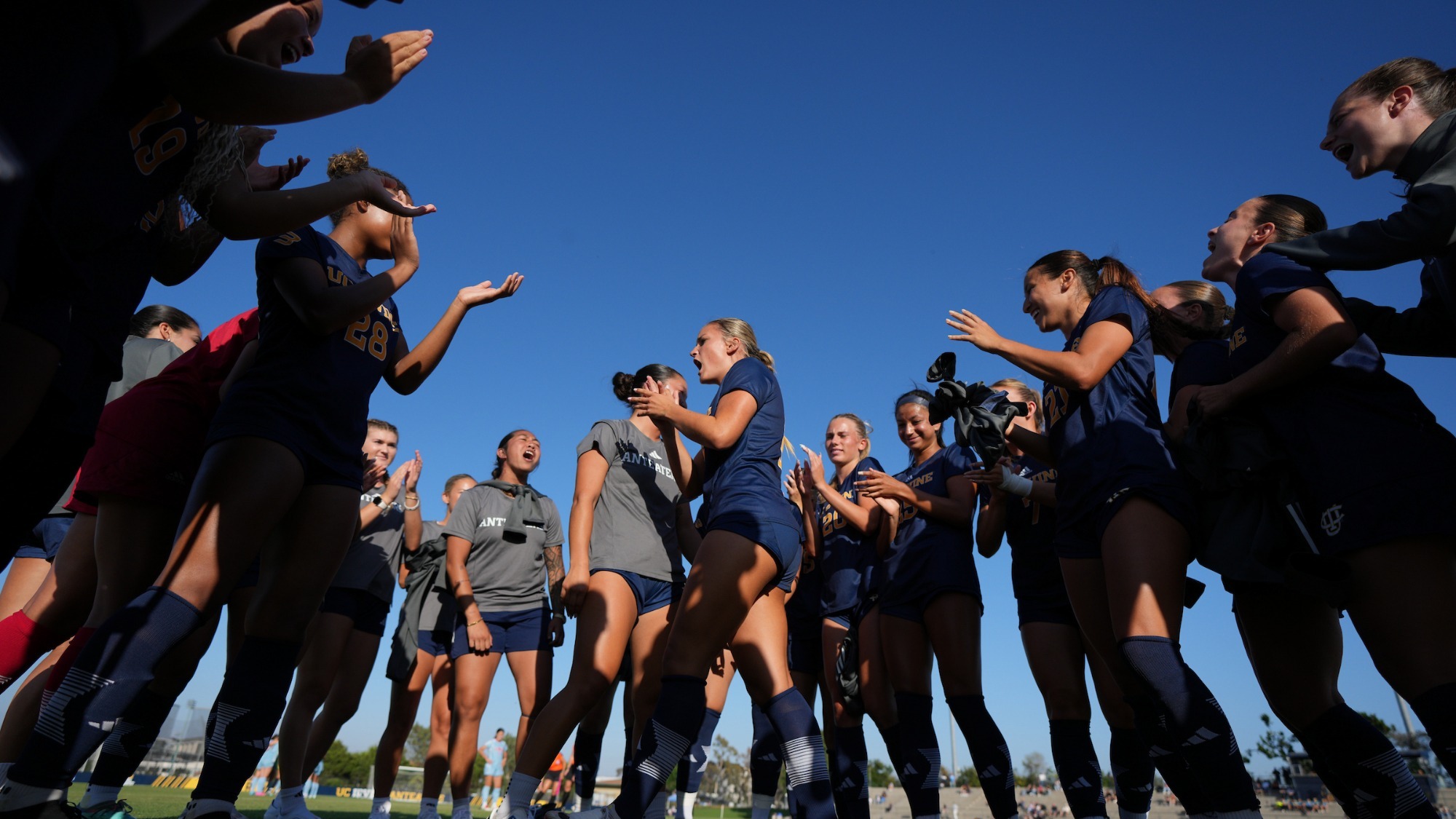 ivy-williams-mihaela-perez-aislynn-crowder-uci-wsoc-2025-team-celebration-huddle-lmu