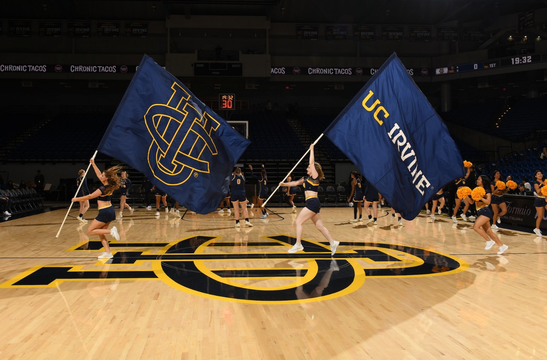 uci-wbb-2025-2026-northernarizona-homecoming-cheer-spiritsquad