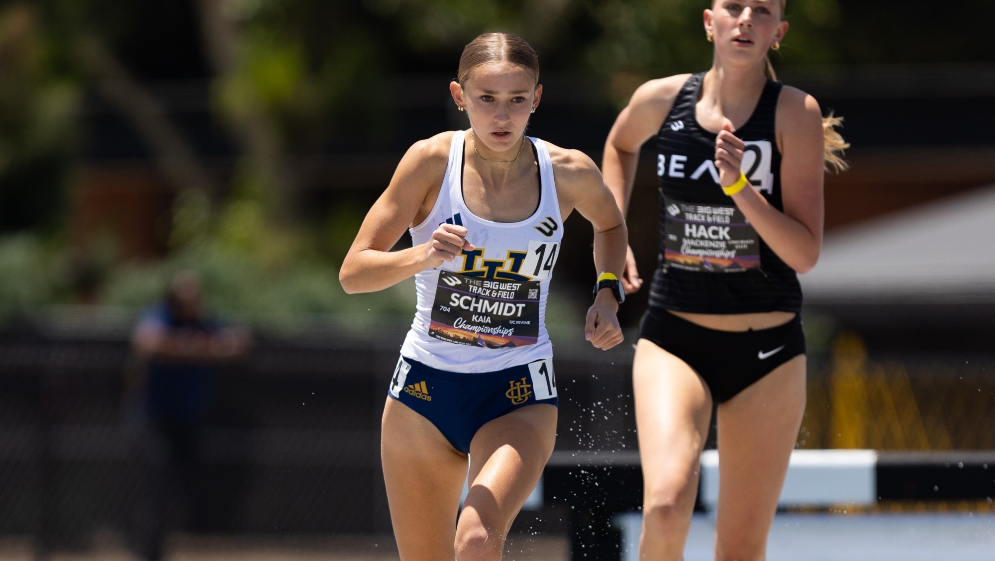 Kaia Schmidt running the 3000-meter steeplechase