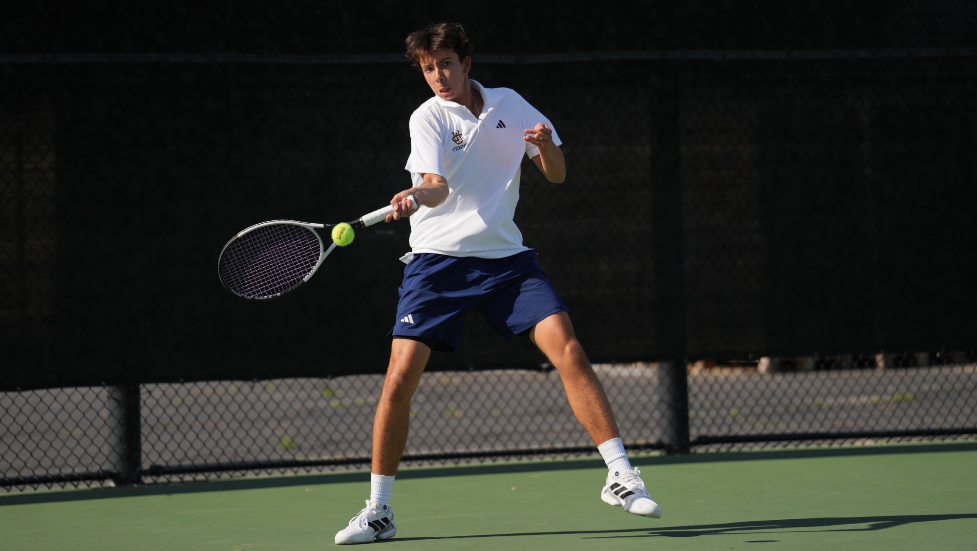 Alex Guajardo hitting a forehand