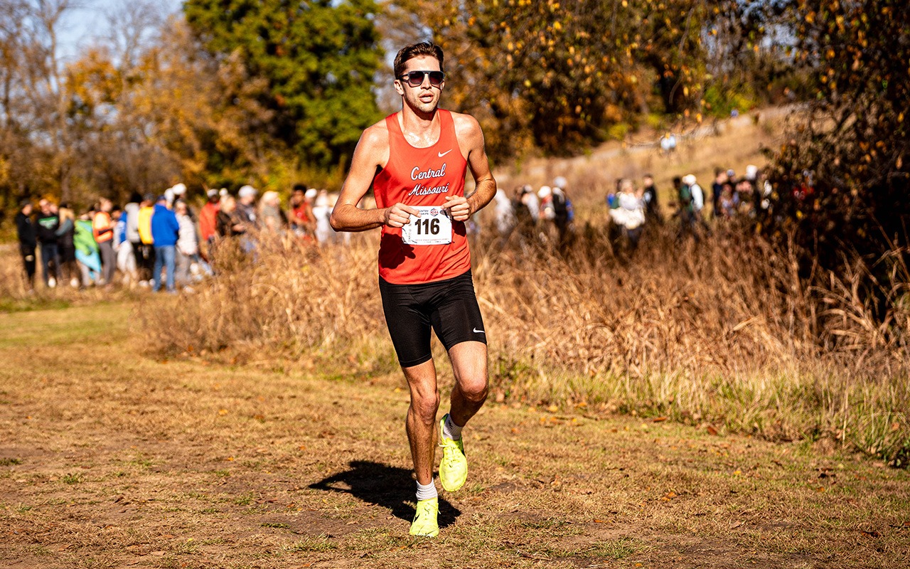 Colton Palmer running at 2024 MIAA Champs