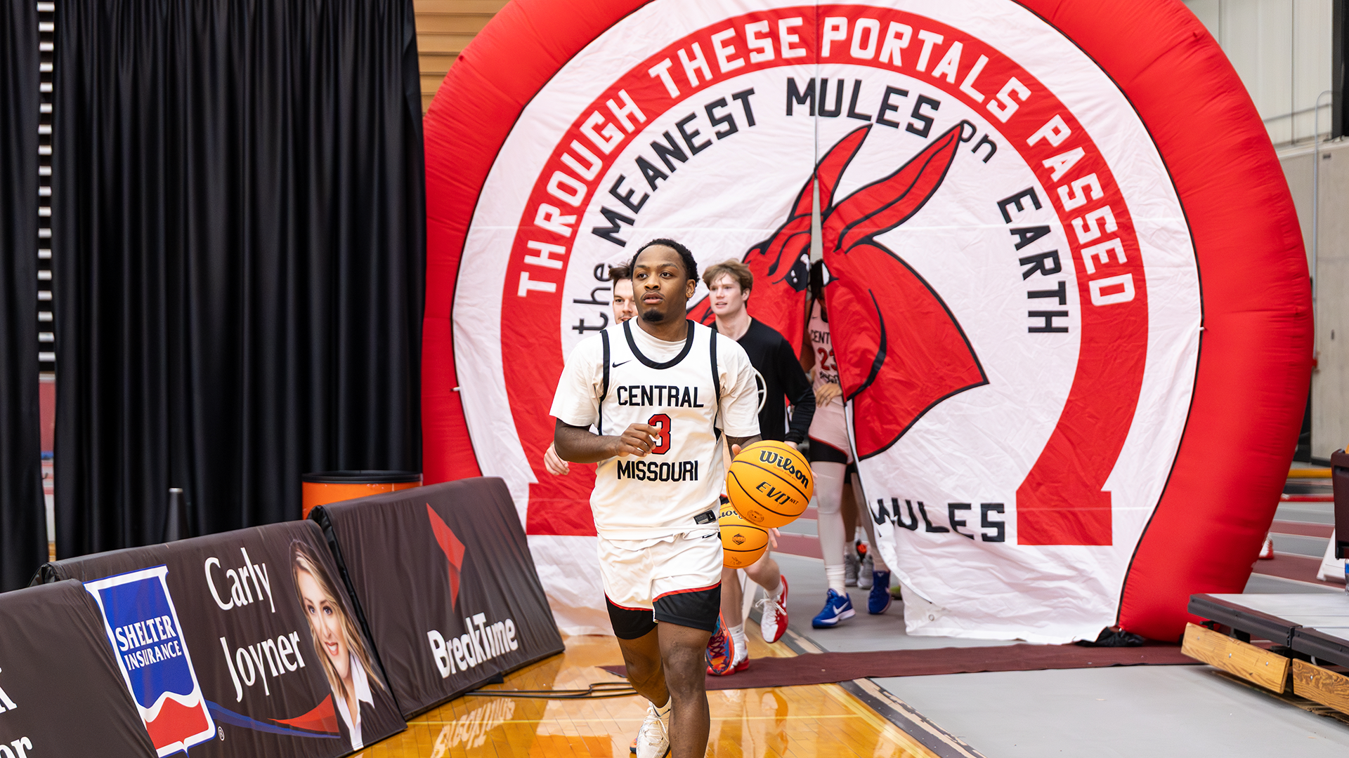 DC leading team out of tunnel vs Upper Iowa