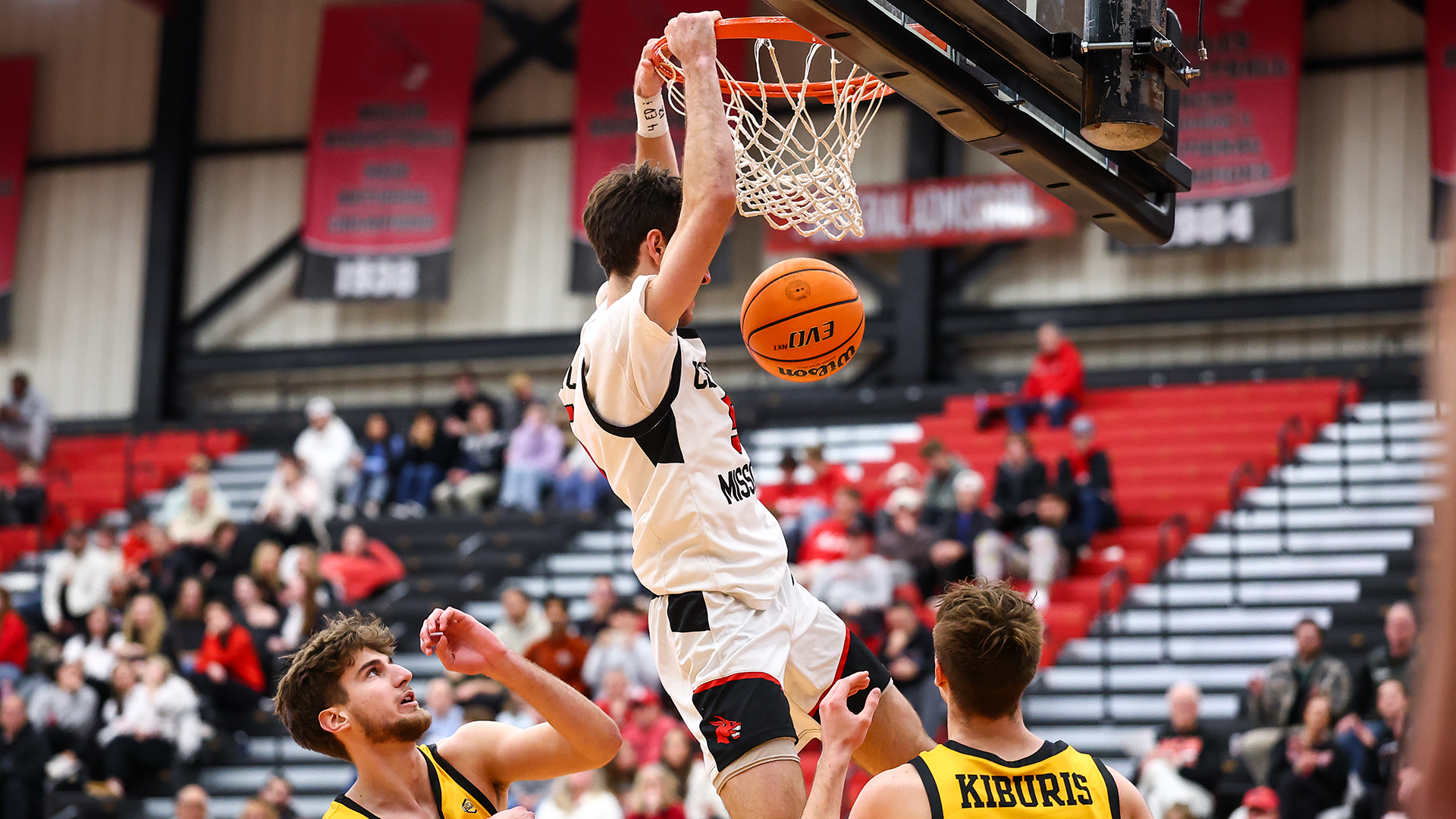 Jake Fritz dunk vs MoWest