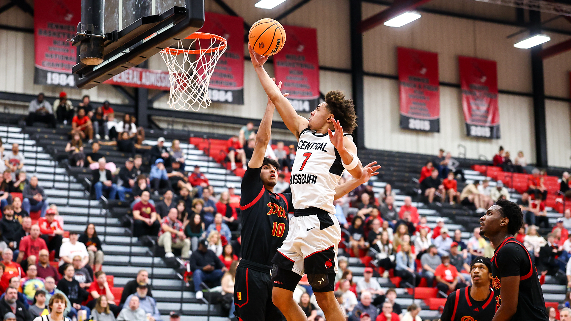 Lazerek Houston layup vs Pittsburg State