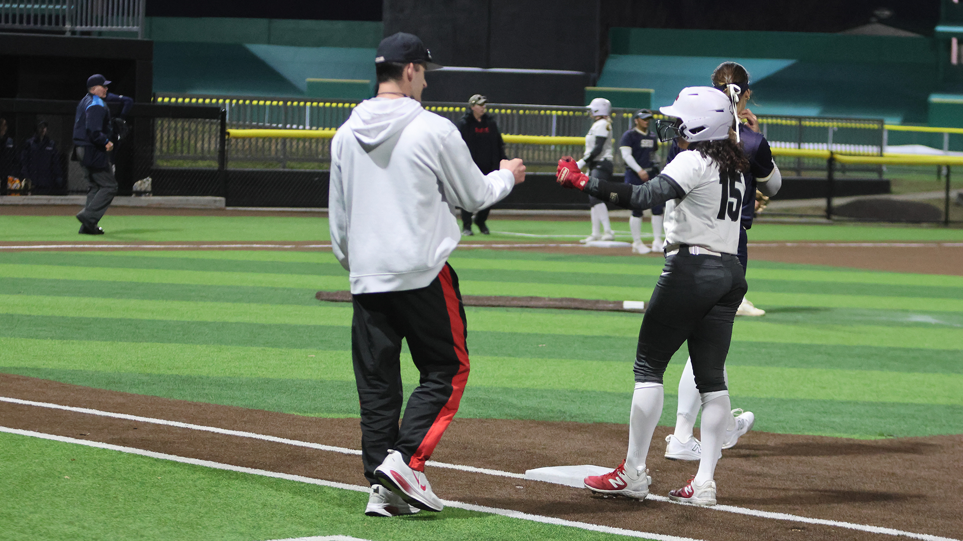 Lexi Blackmon Fist Bump at Lonestar College Classic