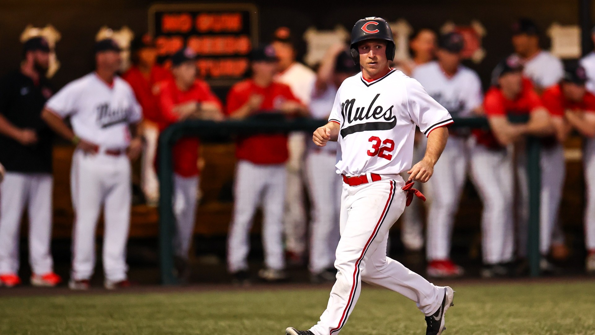 Kaiden Ashton (32) vs. Newman