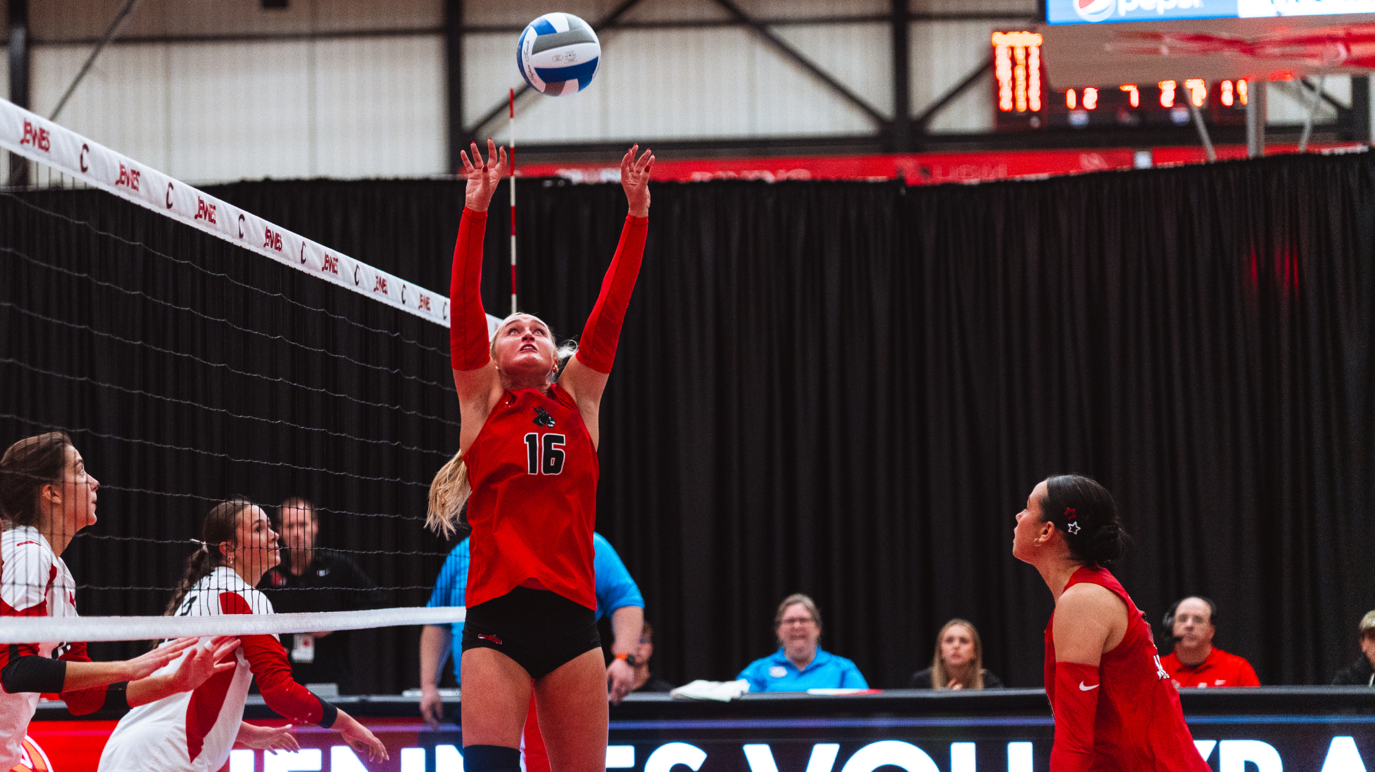 Bella Holcomb set vs Maryville