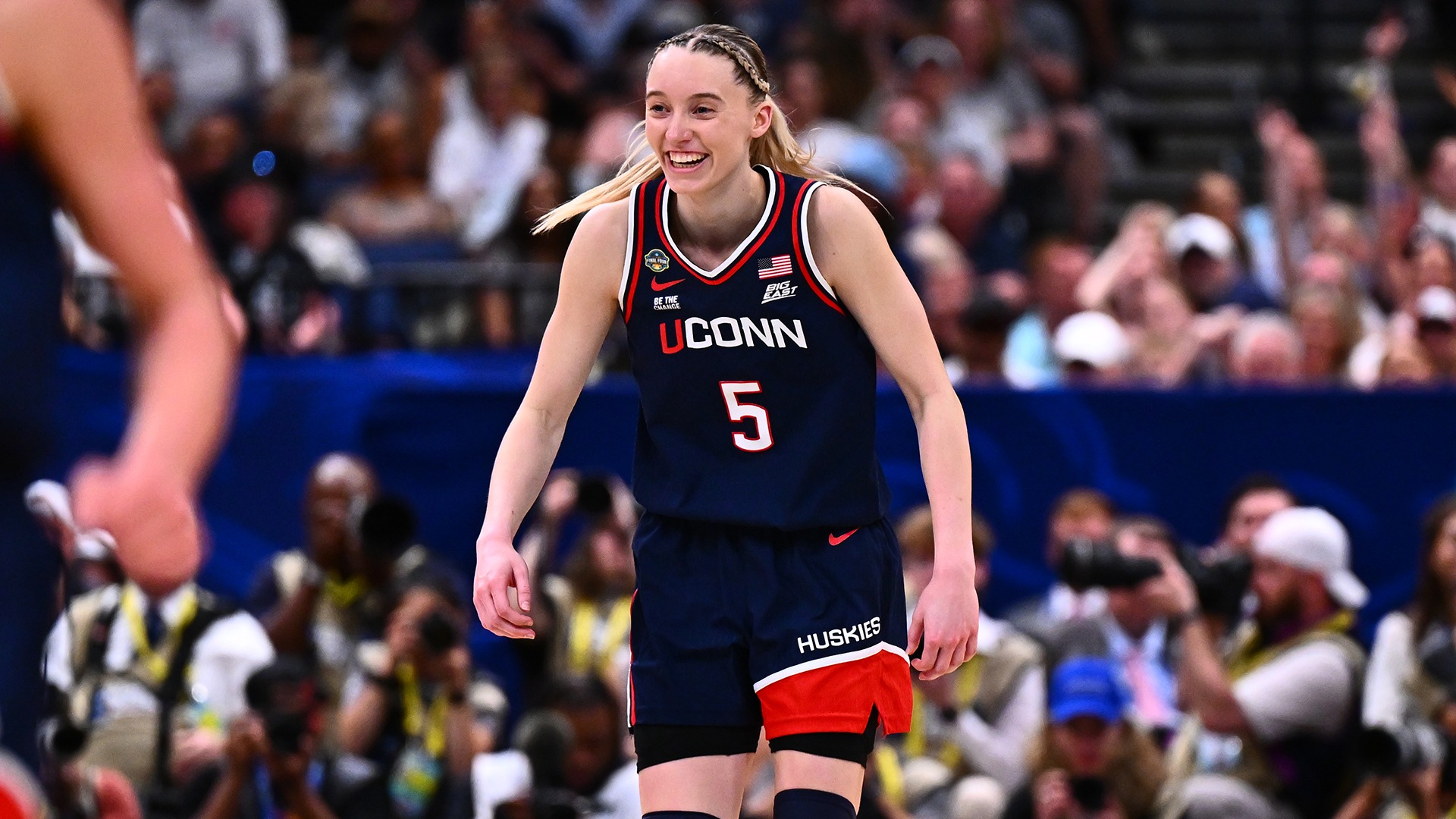 Paige Bueckers Earns 2025 Wade Trophy University Of Connecticut Athletics AMB 4392 2 .JPG