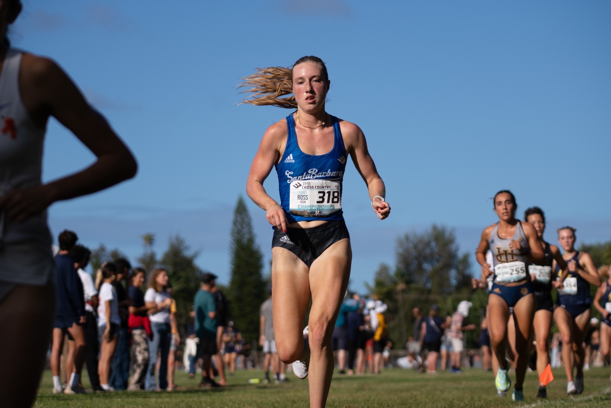 Isabel Ross striding at the Big West Championships 