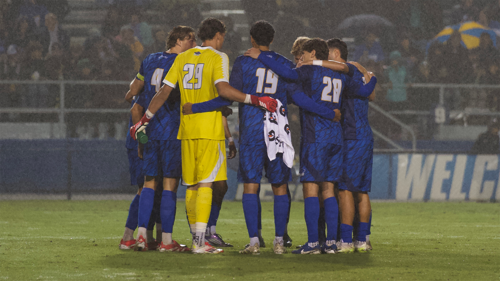 Gauchos huddle at halftime of The Big West Championship