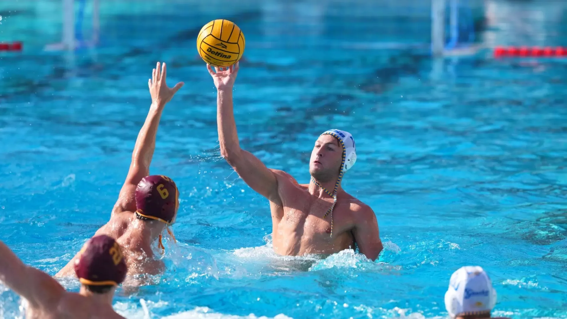 Zamanian lobs a USC defender
