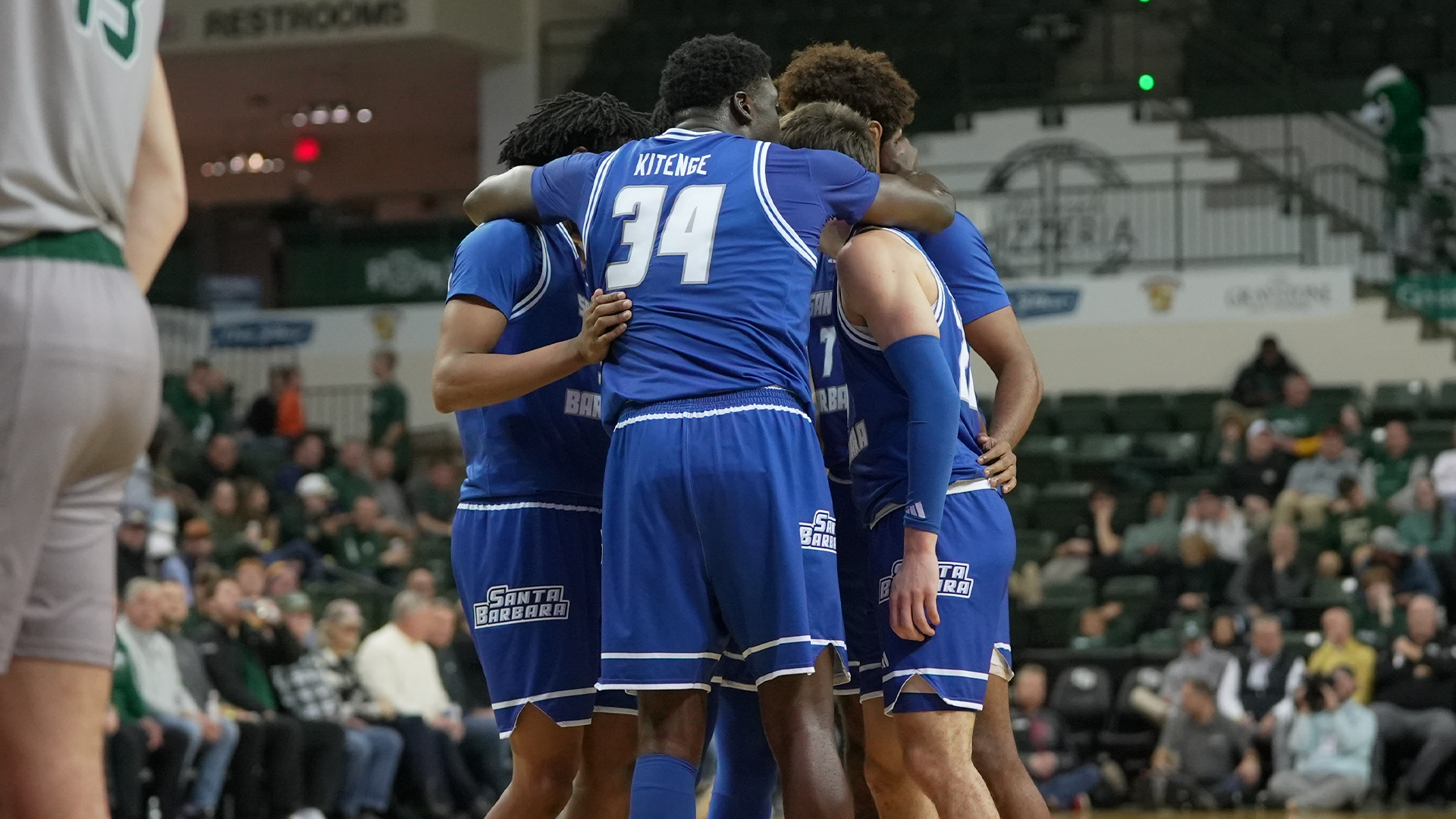 five on the court huddle vs GB