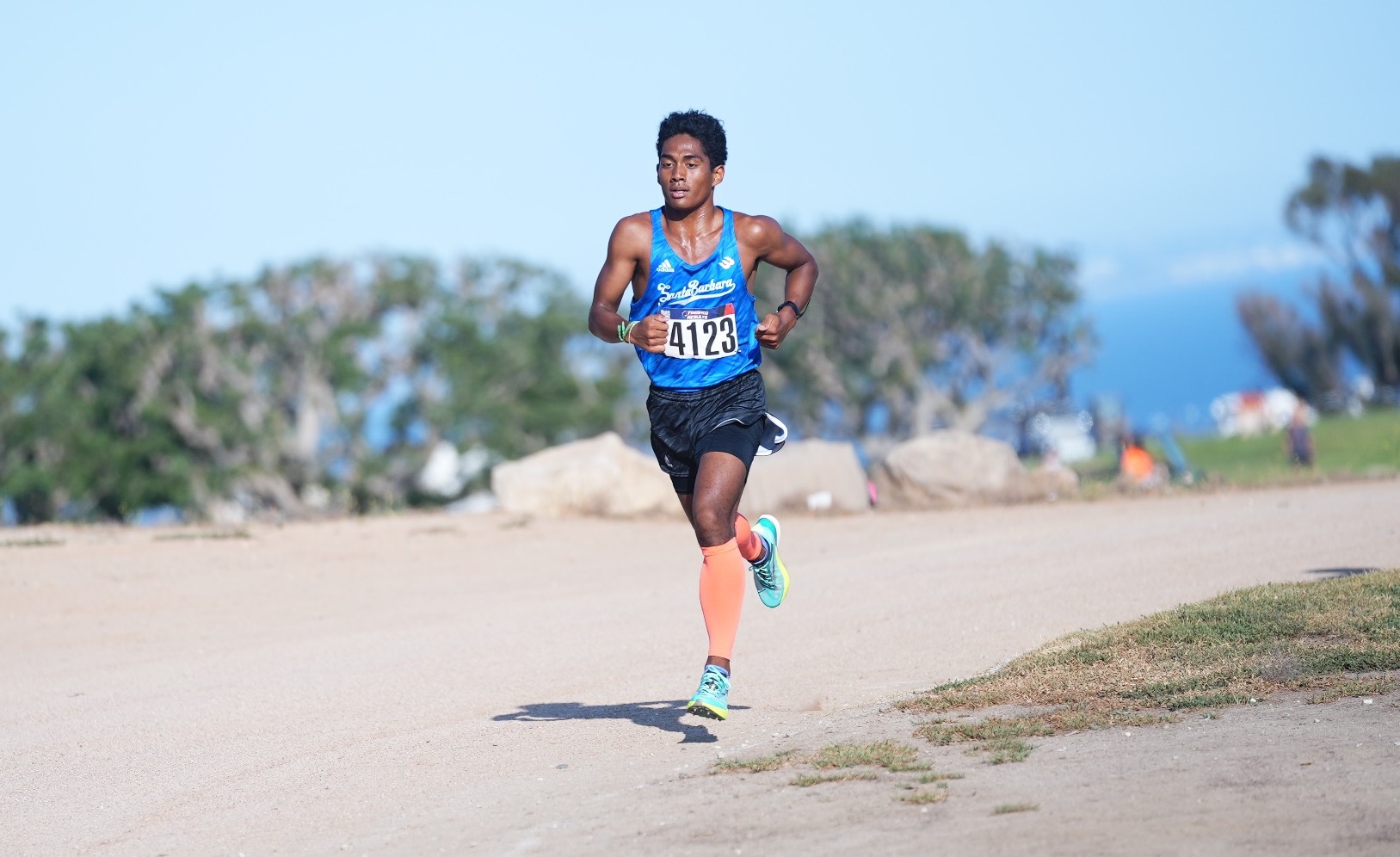 Parker Simmons strides in the 6K at Big Waves Invite