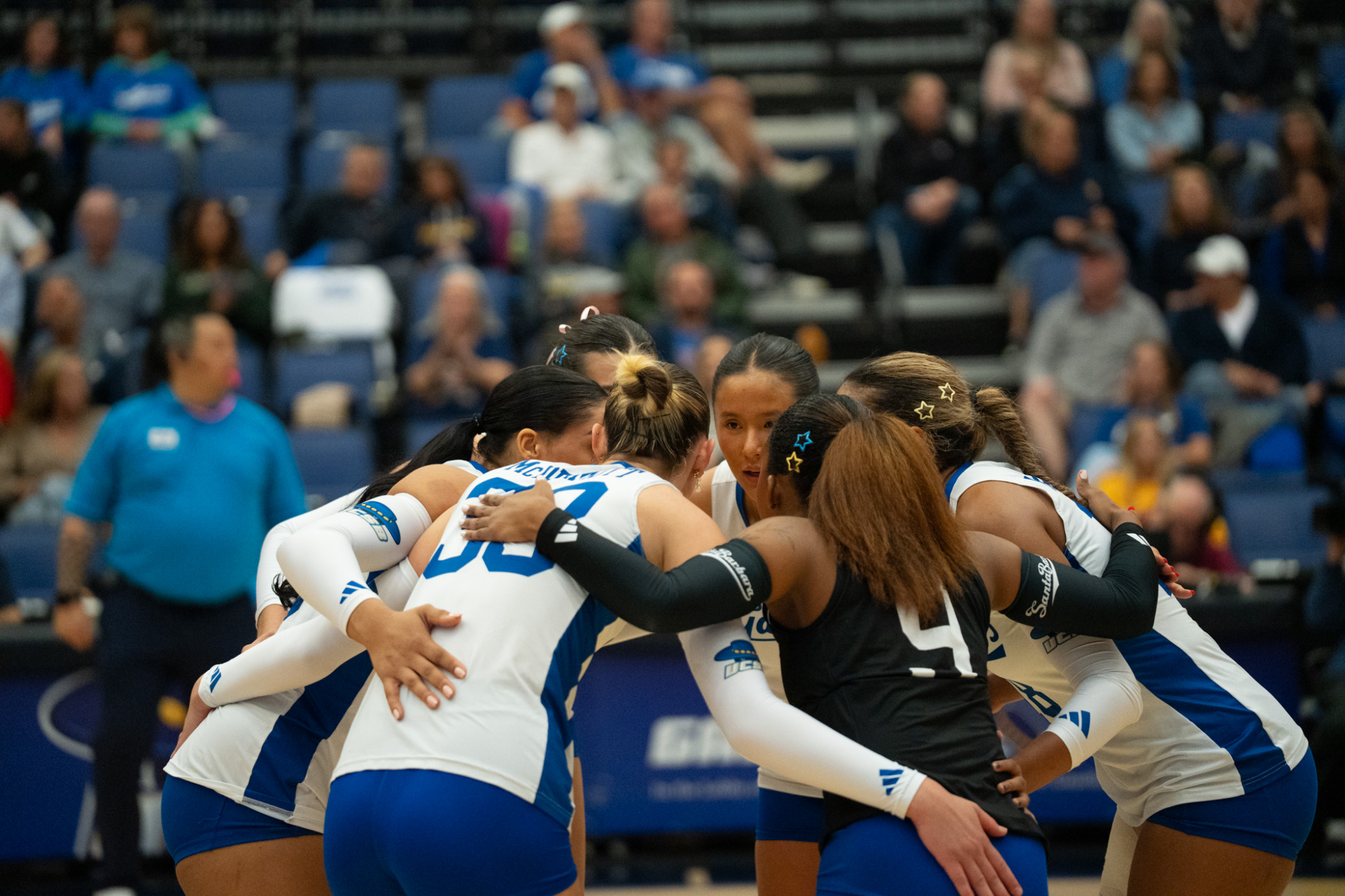 Gauchos huddle 