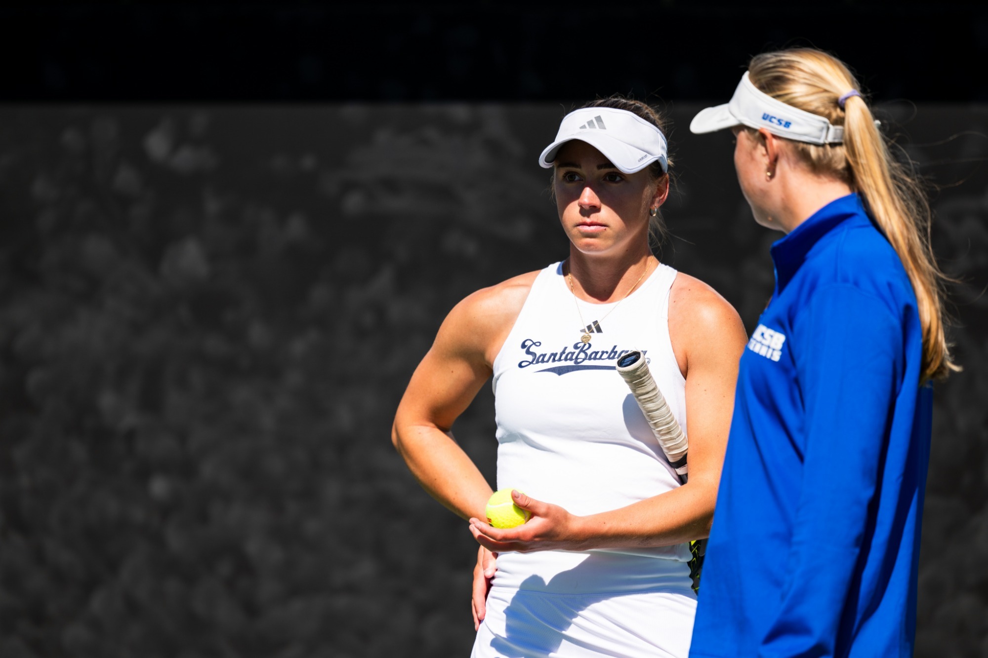 Coach Camille Kiss gives advice to Raphaelle Leroux