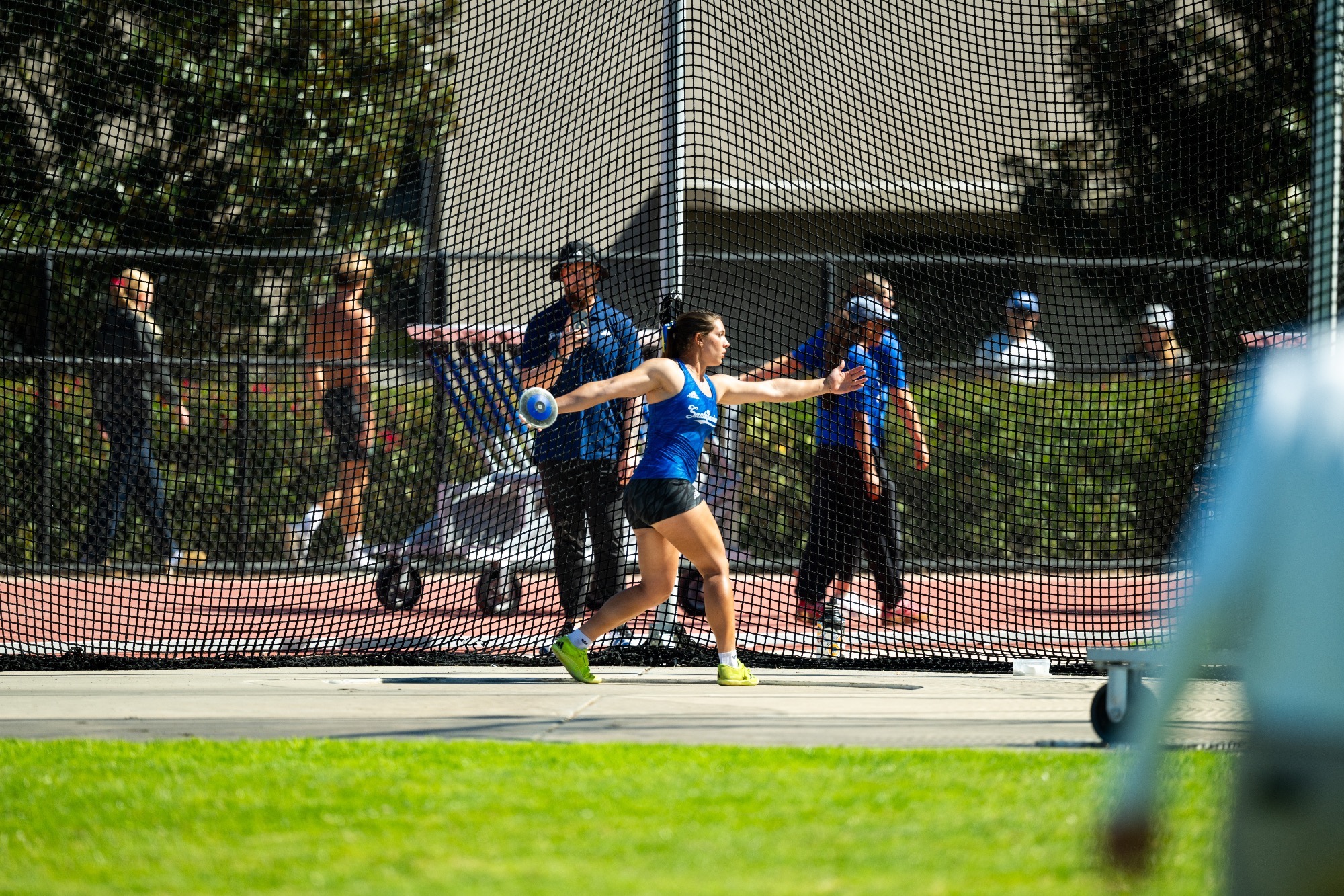 Dimitra Vitogiannis throwing discus