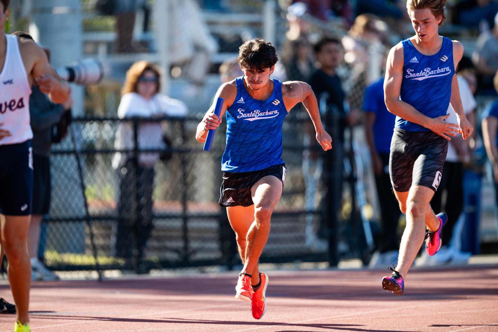 Noah Gordon taking the 4x400 hand off