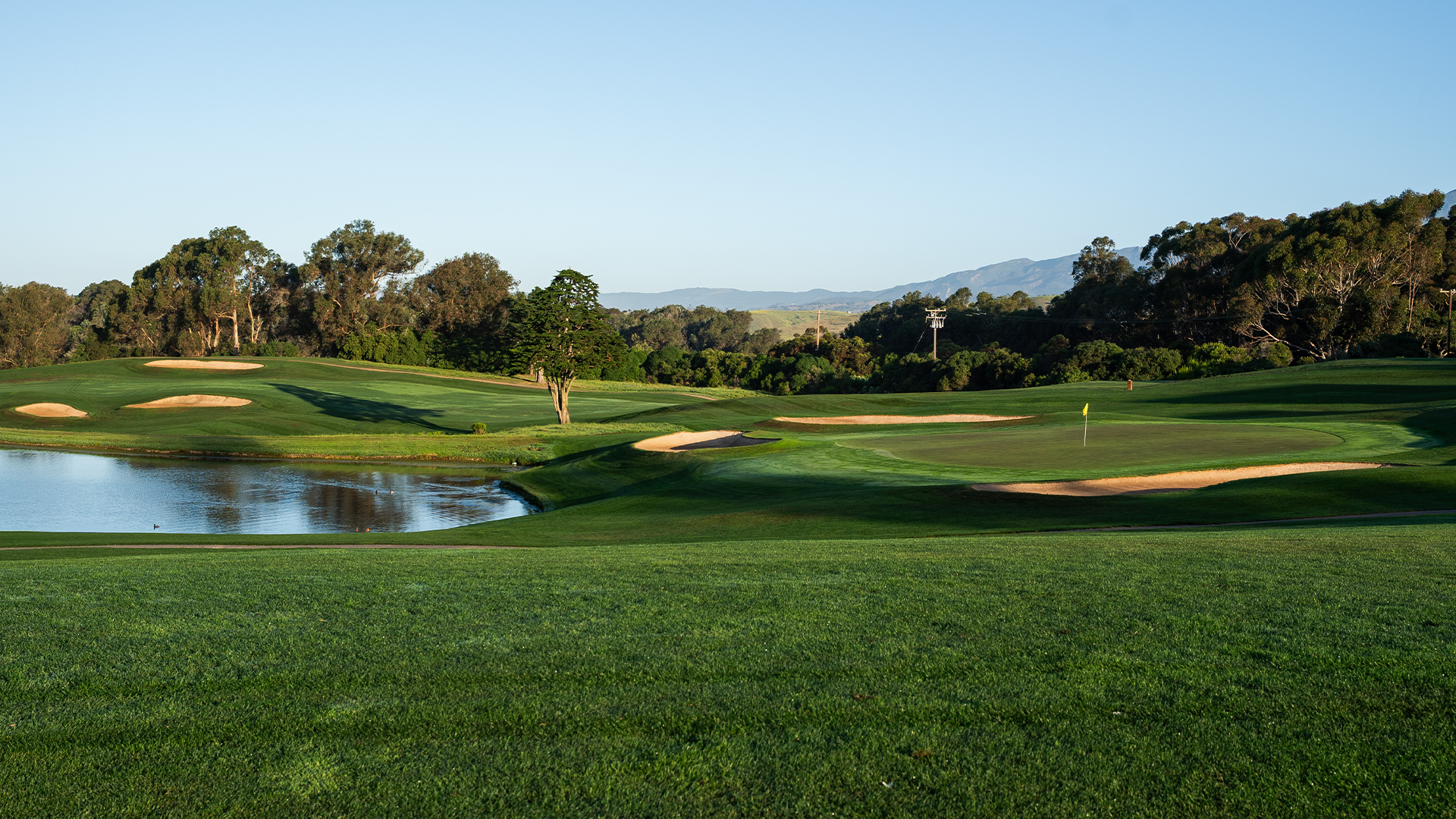 The picture shows the scenic landscape of Sandpiper Golf Club