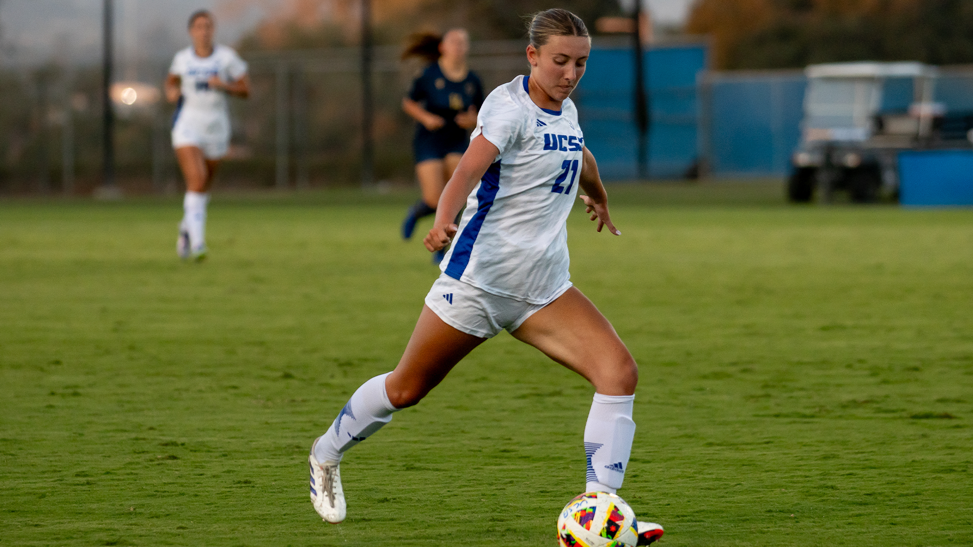 Reese Wroblewski (#21) gets ready to kick a soccer ball into the box.