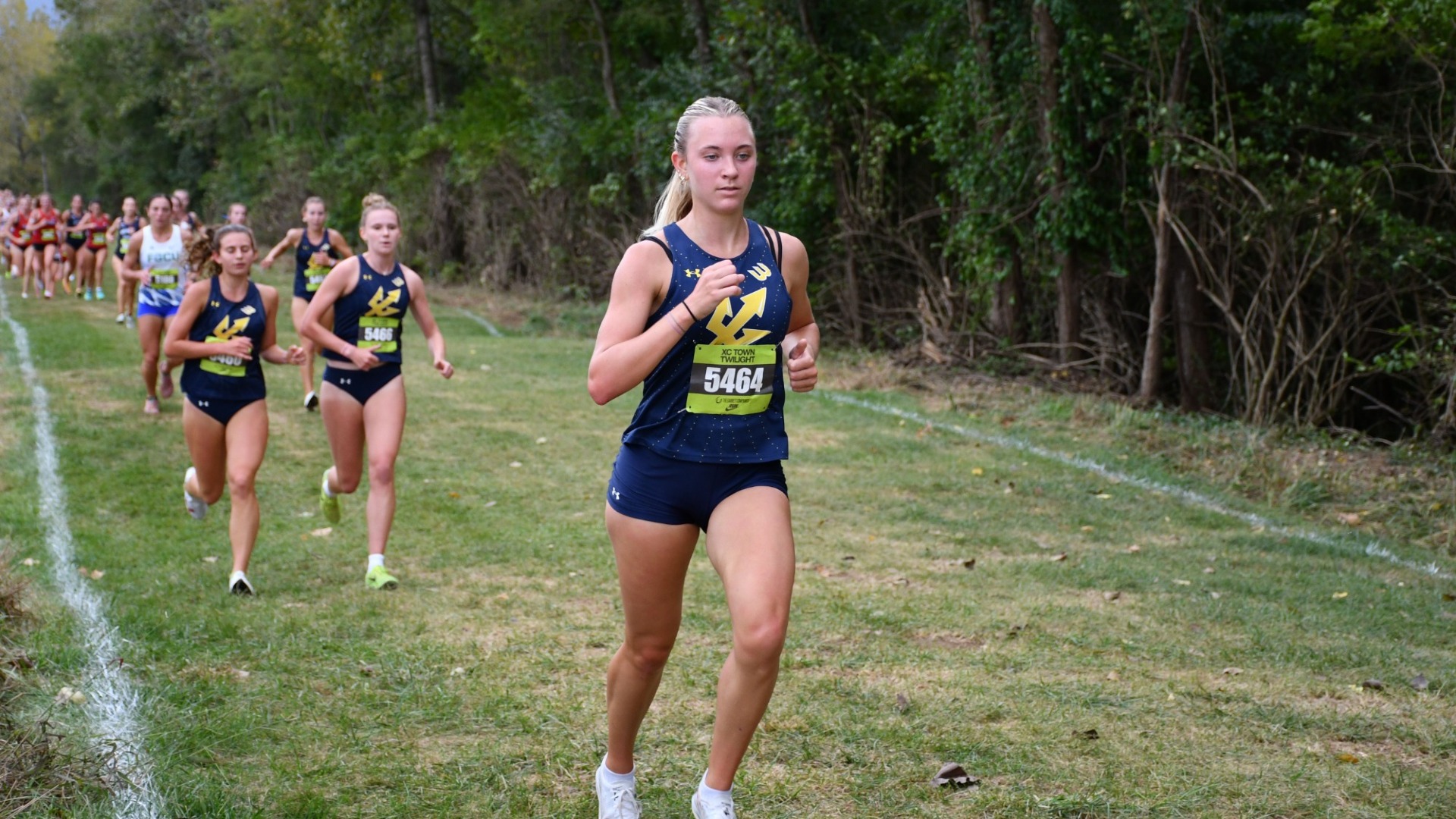 Shea Elmore racing on a grass course