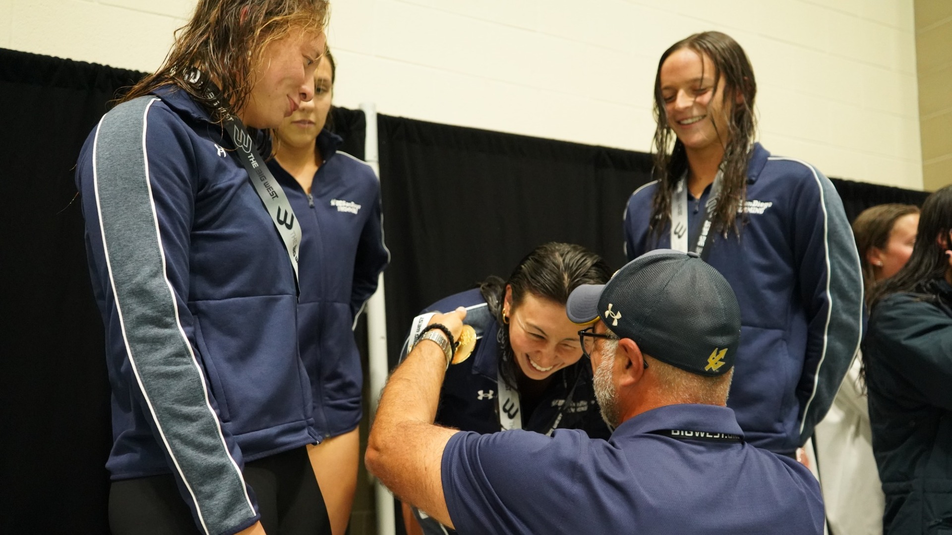 Swim BW Championships - Medaling W 800 Freestyle 