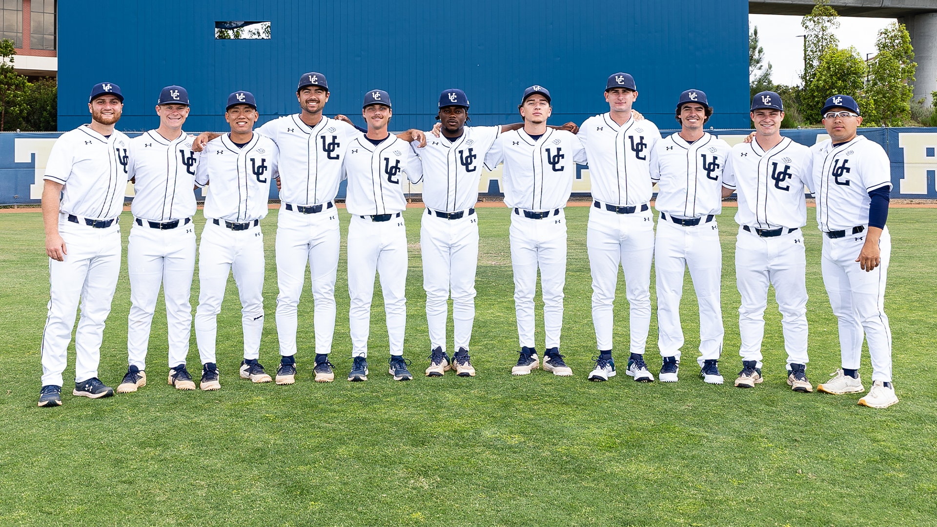 2026 seniors pose in outfield