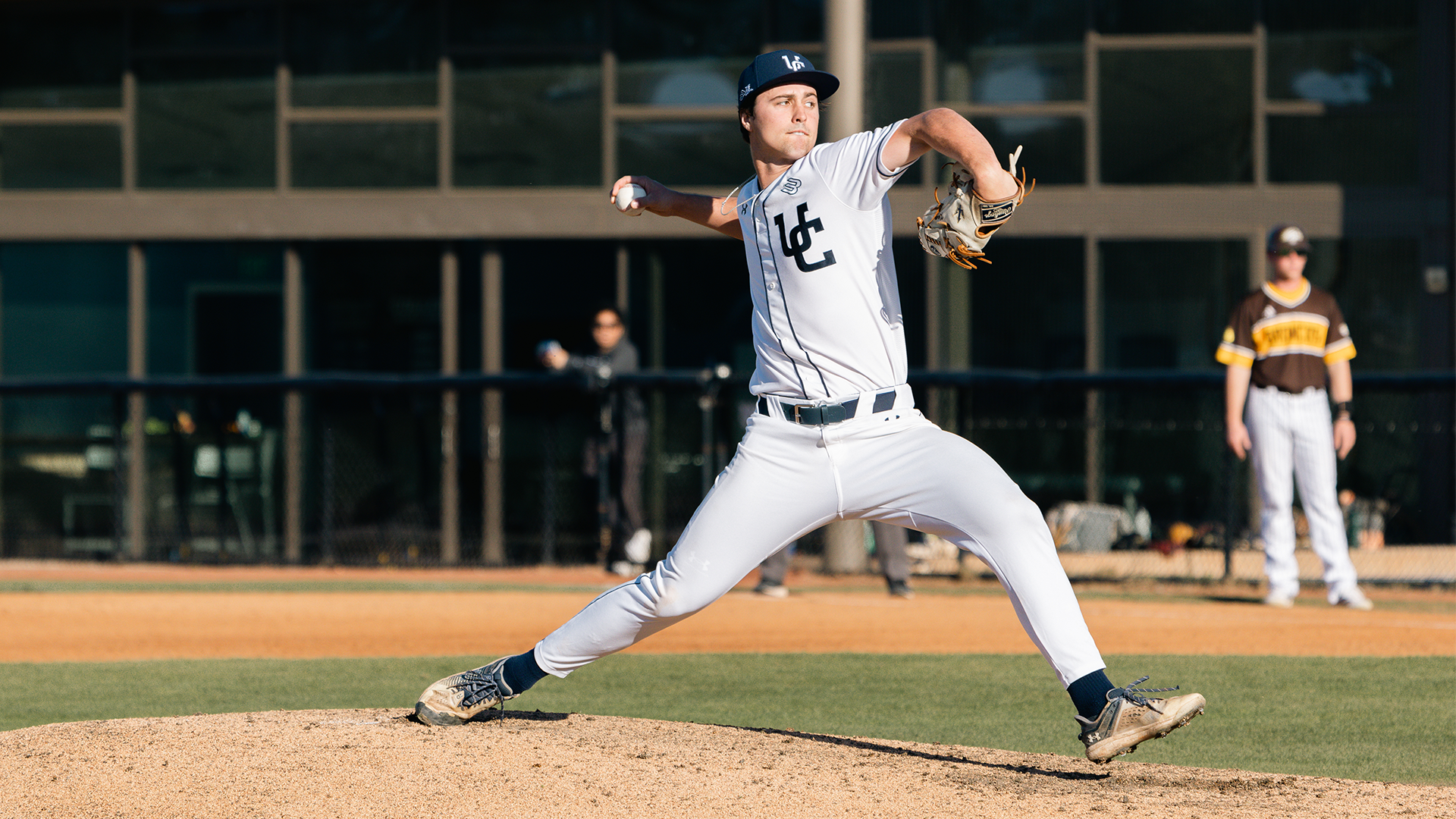 Devon King mid wind-up from the pitchers mound