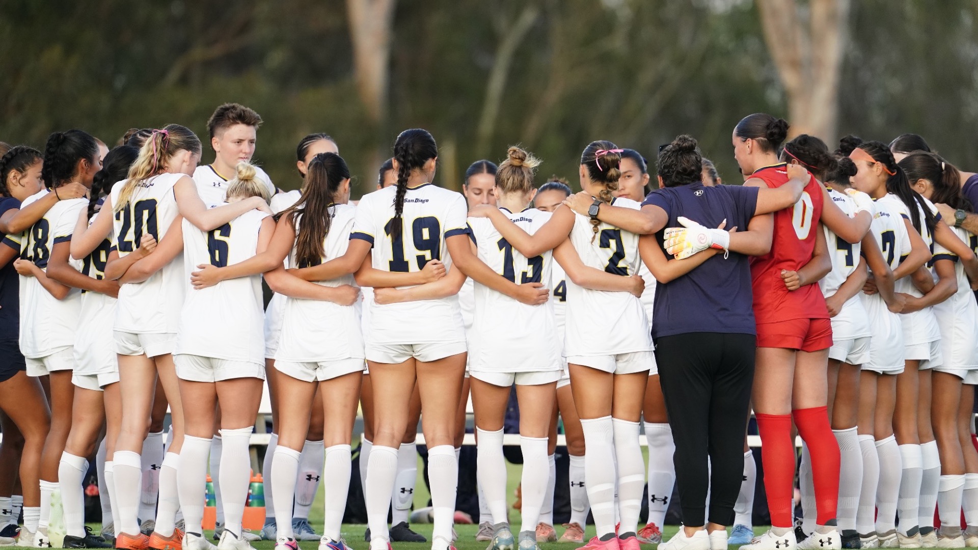 WSOC vs USD: Team Huddle 