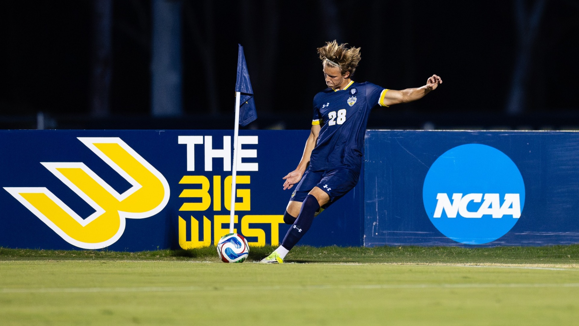 Cael McElderry takes a corner kick