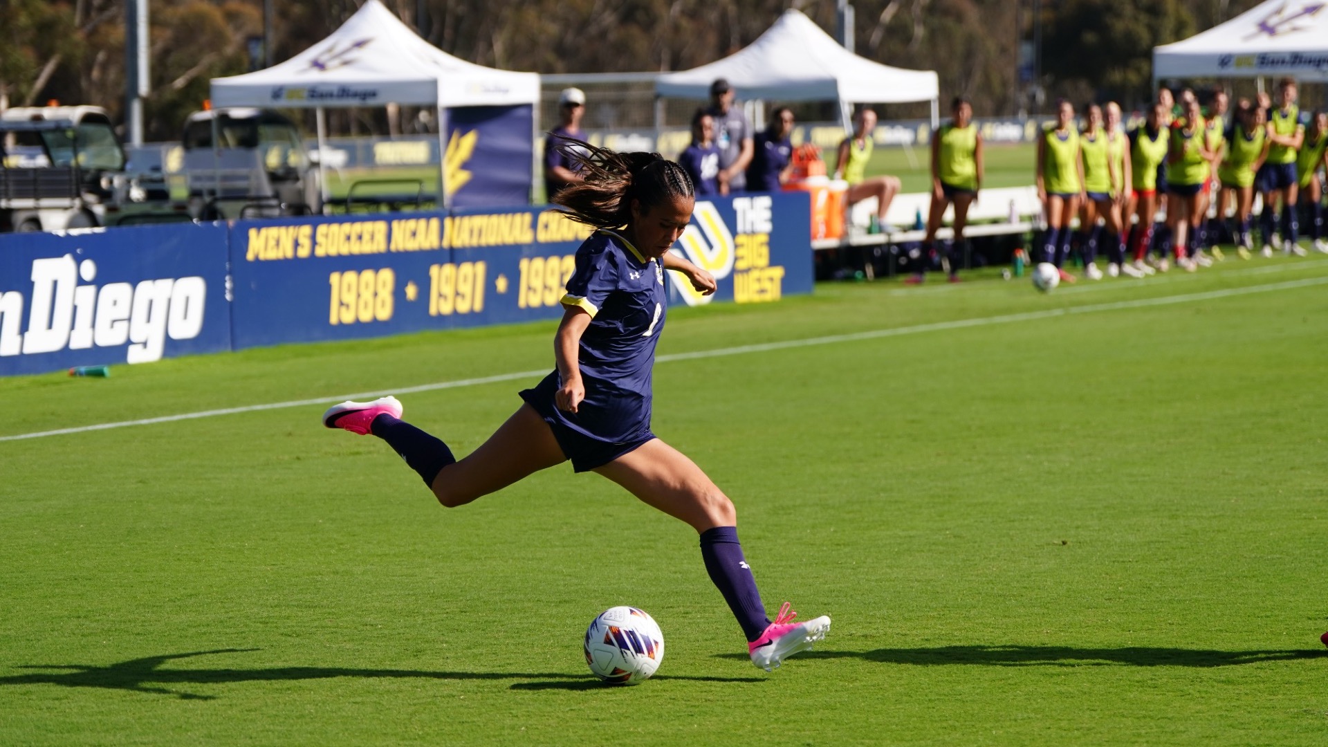 Kennadi Borg vs LMU