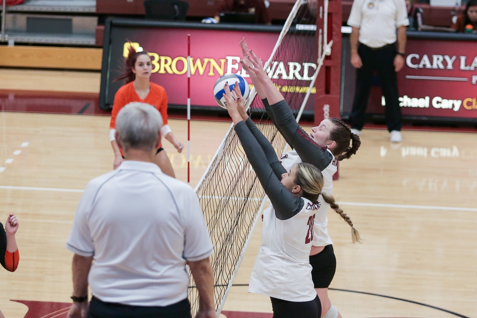 Women's Volleyball Win in Straight Sets Over Frostburg State