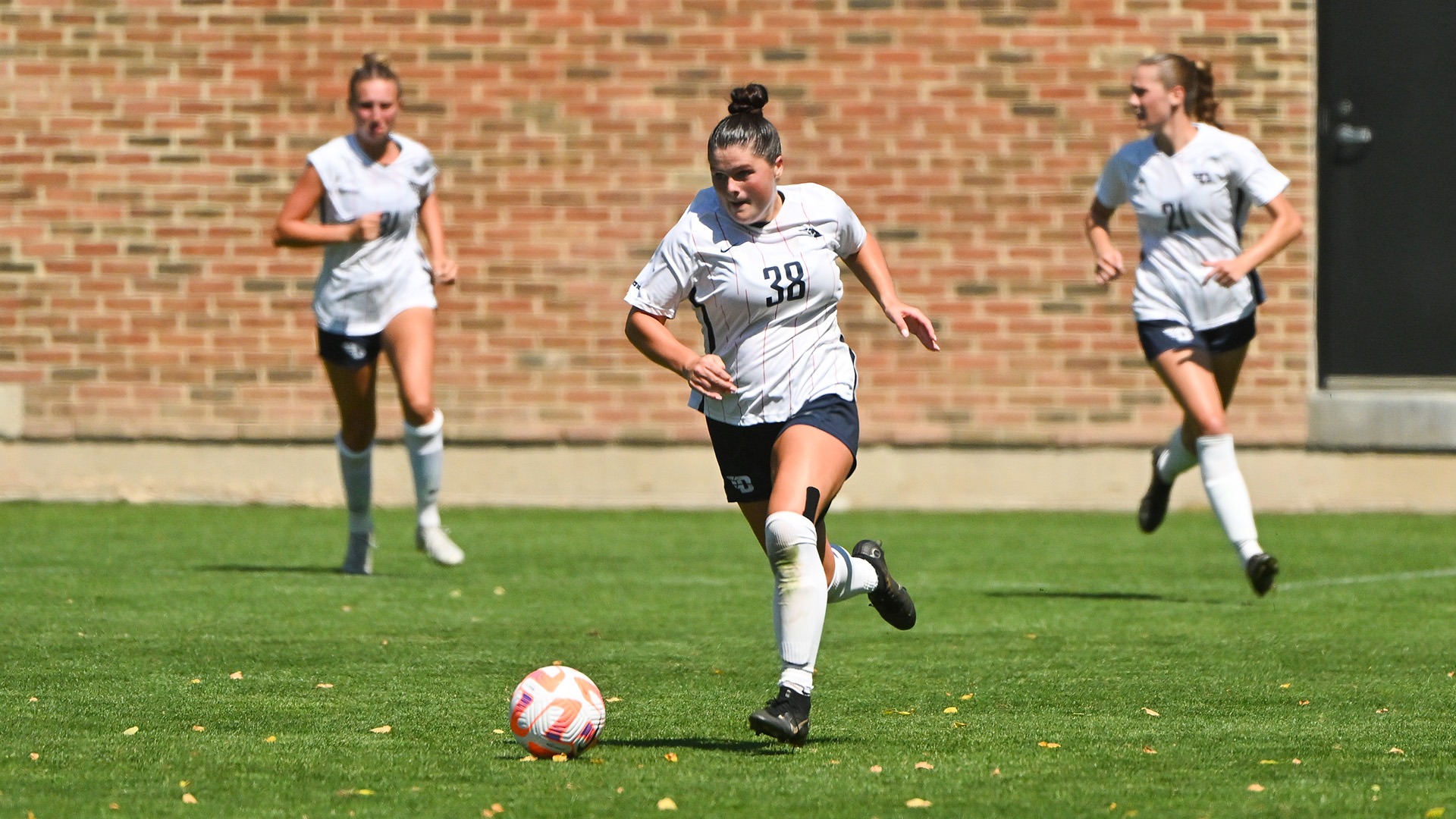 FourGoal Flurry Pushes Flyers Past Greyhounds, 41 University of